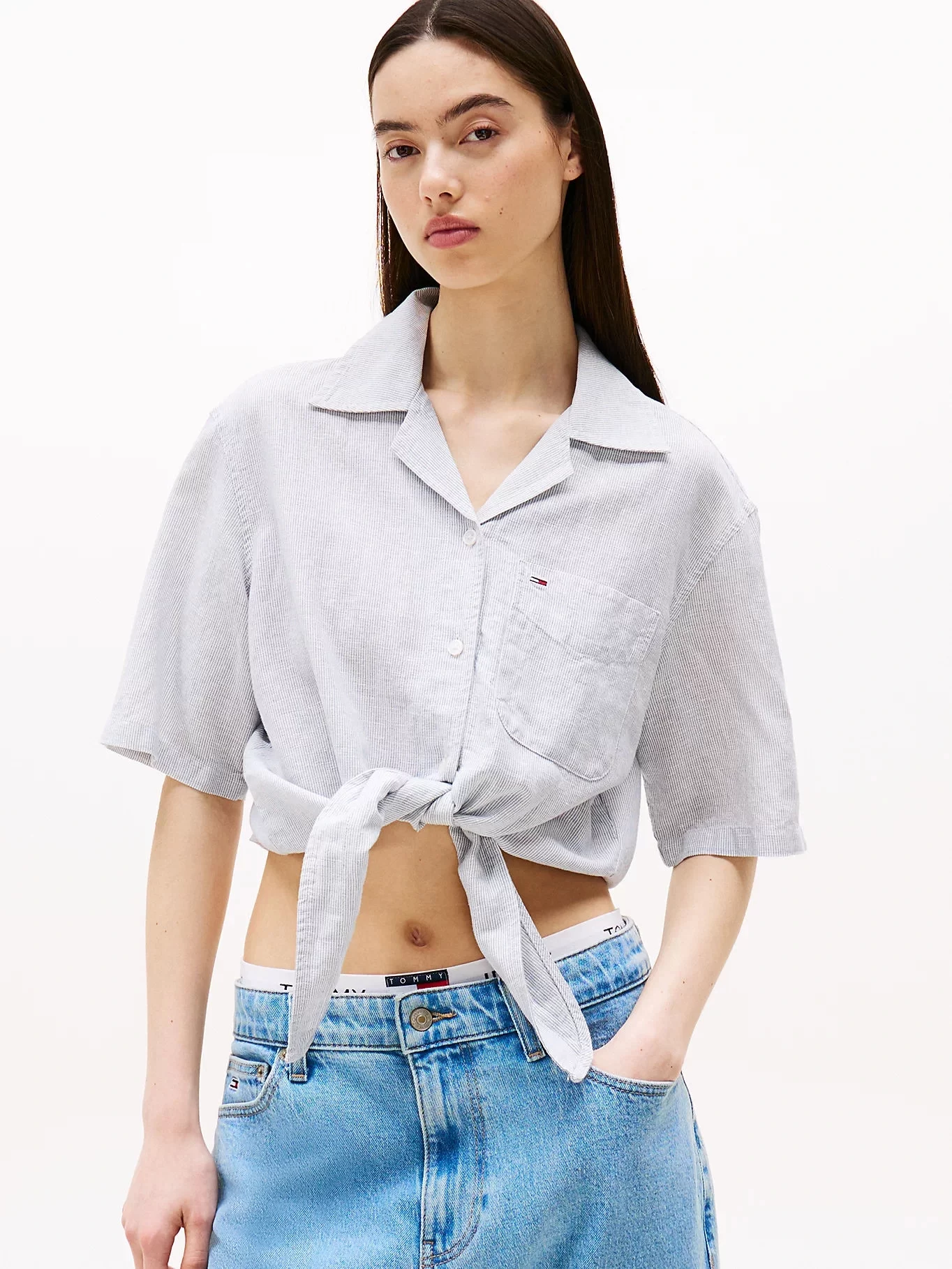 Tommy Jeans Kadın Kısa Kollu Düğüm Detaylı Crop Gömlek