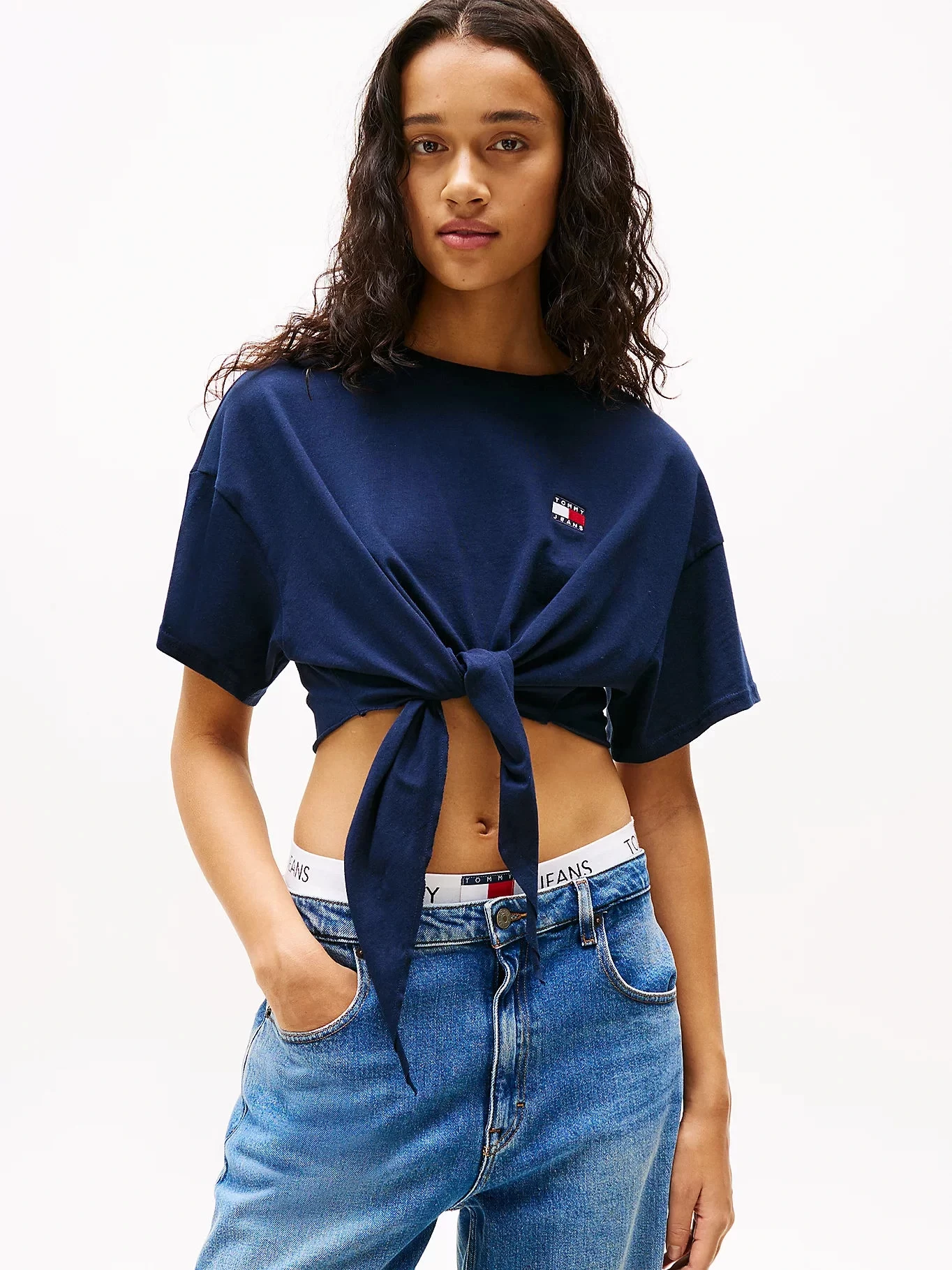 Tommy Jeans Kadın Lacivert Düğüm Detaylı Logolu Tişört