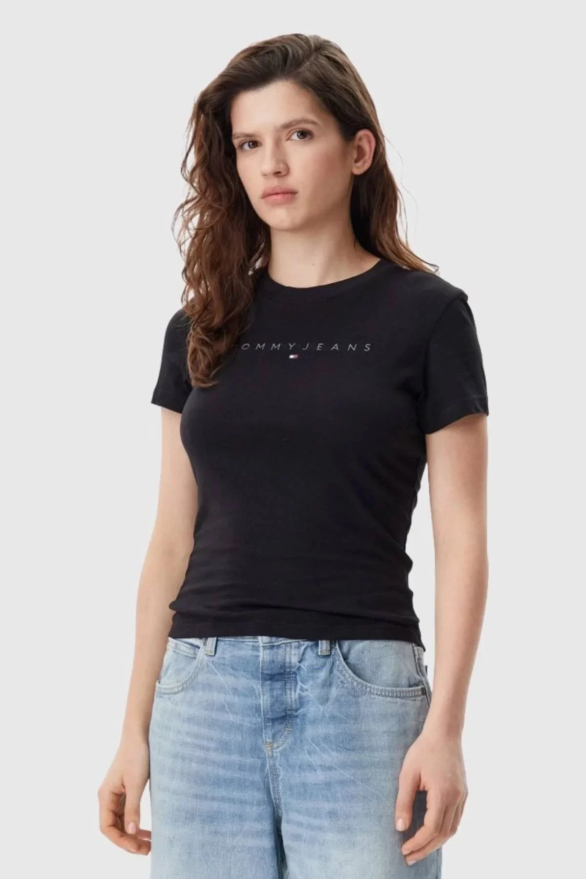 Tommy Jeans  Kadın Siyah Slim Fit T-Shirt