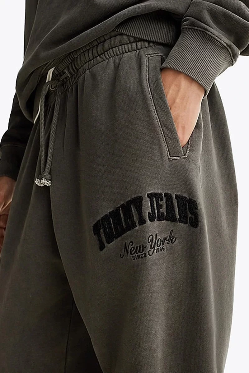 Tommy Jeans Erkek Siyah Rahat Jogger Eşofman Altı