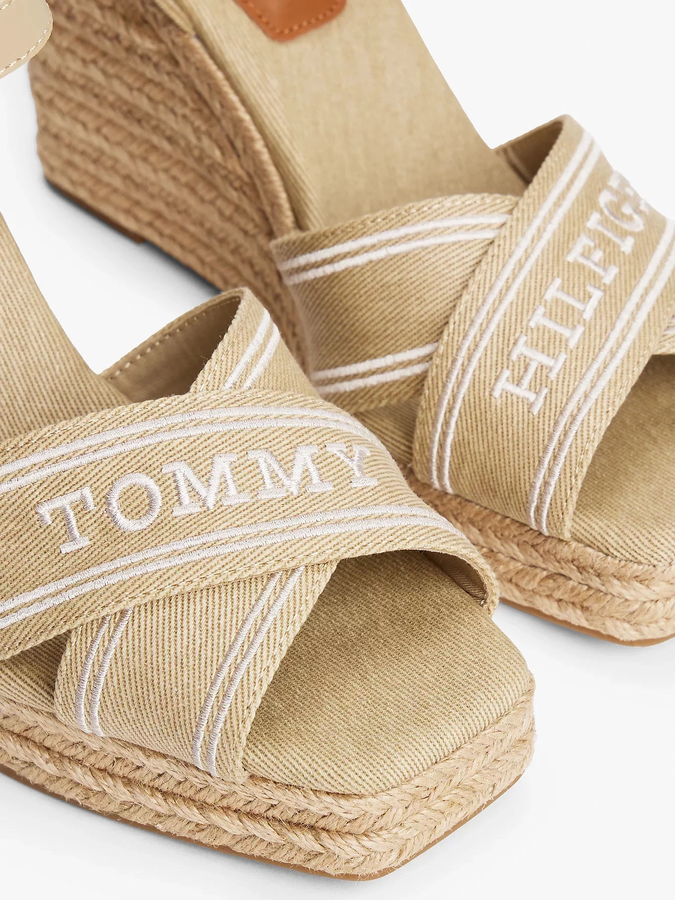 Tommy Hilfiger Kadın Hasır Topuklu Bej Espadril Sandalet