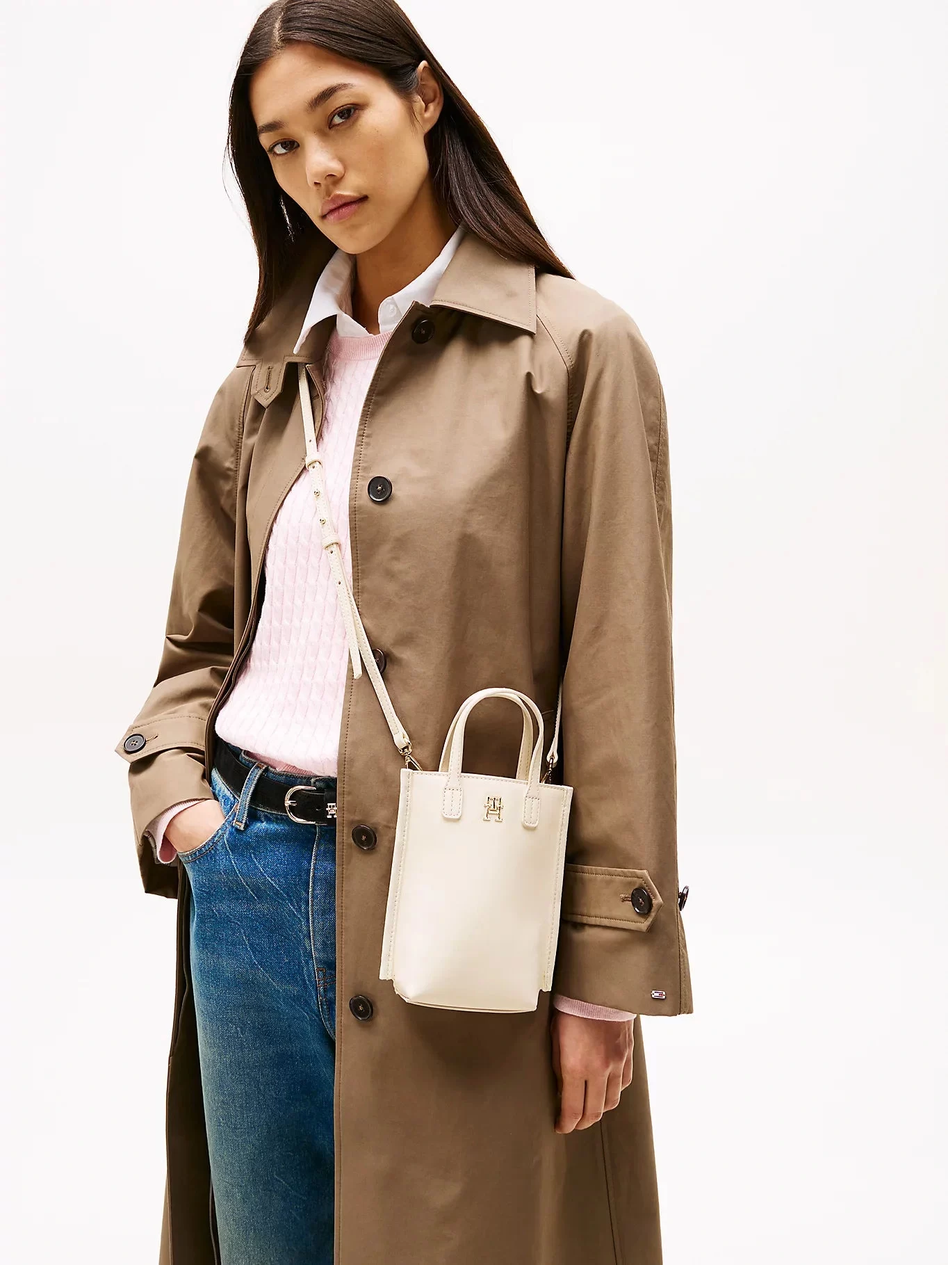 Tommy Hilfiger Kadın Bej TH Monogram Çapraz Askılı Çanta
