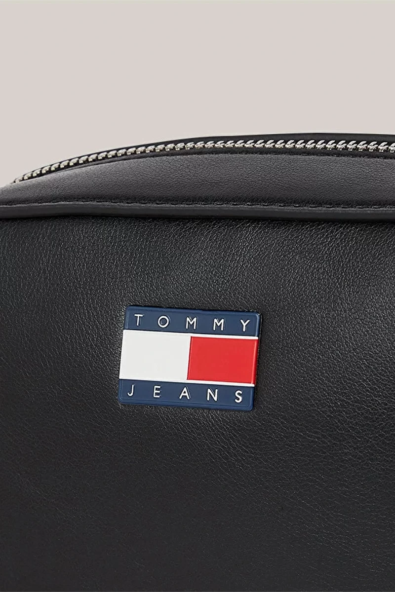 Tommy Hilfiger Kadın Logolu Siyah Çapraz Çanta