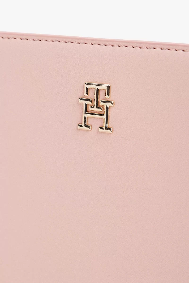 Tommy Hilfiger Kadın Monotype Askılı Pembe Kamera Çantası