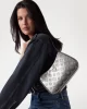 Guess Kadın Arnela Üstten Fermuarlı Omuz Çantası