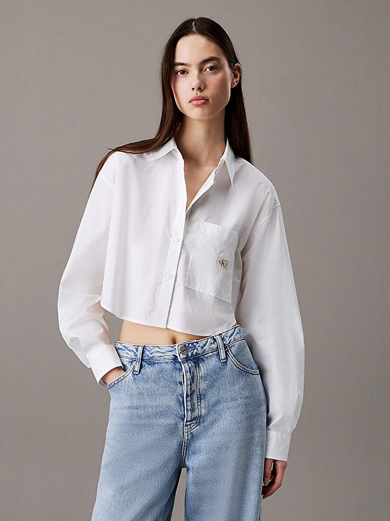 CK Jeans Kadın Woven Label Cropped Beyaz Gömlek J20J225078-YAF
