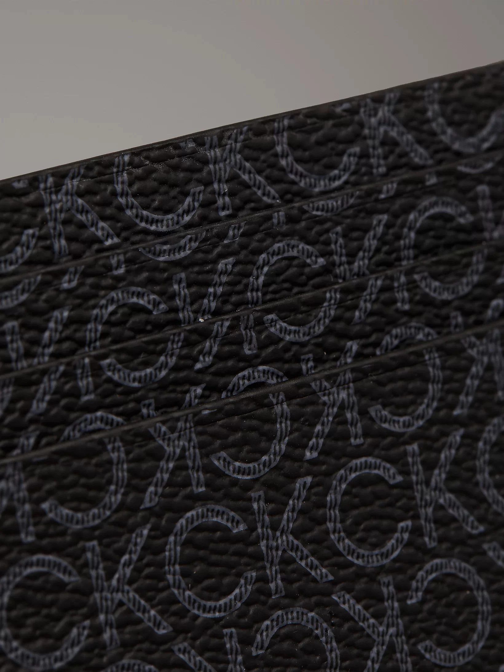 CLASSIC MONO CARDHOLDER 6CC