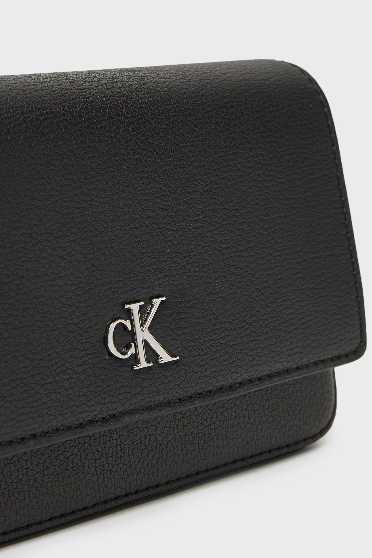 MINIMAL MONOGRAM EW FLAP PH/CB19
