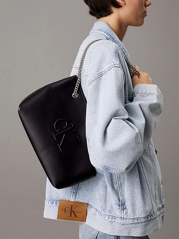 SCULPTED CHAIN SHOULDER BAG