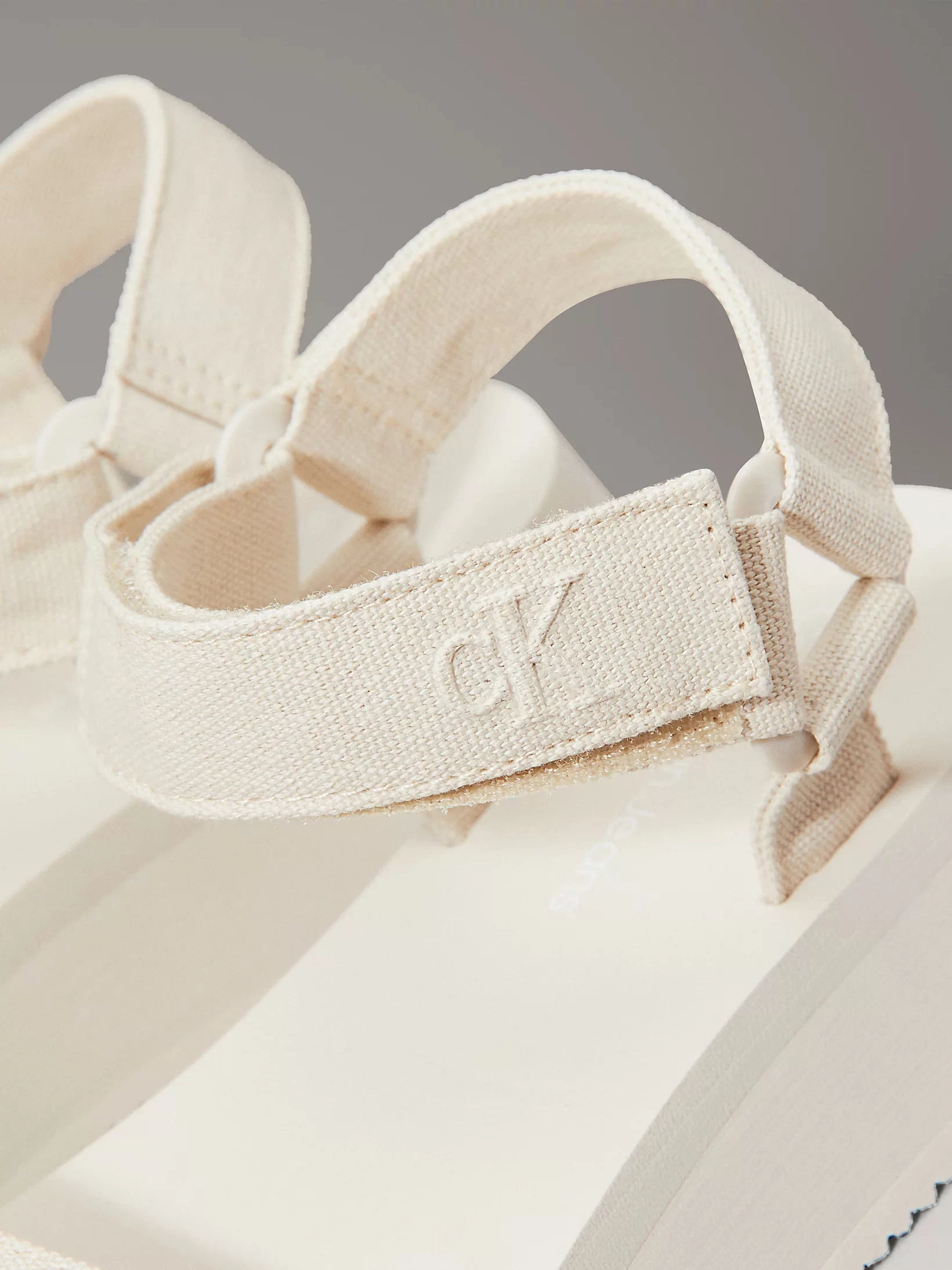 Calvin Klein Kadın  Bej  Tuval Platform Sandalet