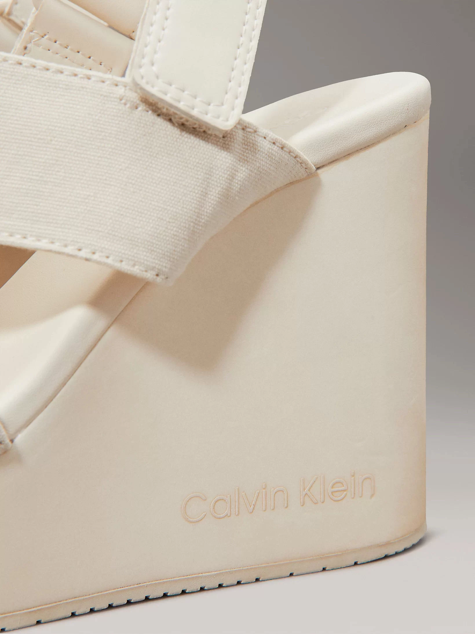 Calvin Klein Kadı   Bej   Kalın Topuklu  Sandalet