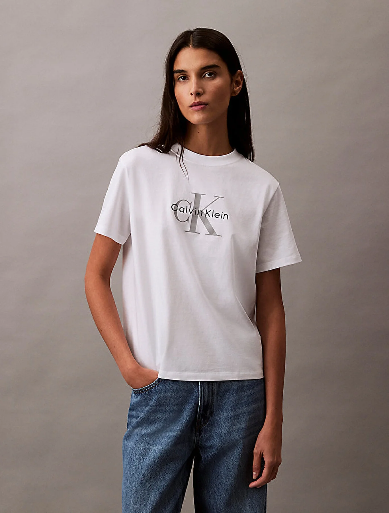 Calvin Klein Standard Logo Kadın Beyaz T-shirt LV047B865G-YAA