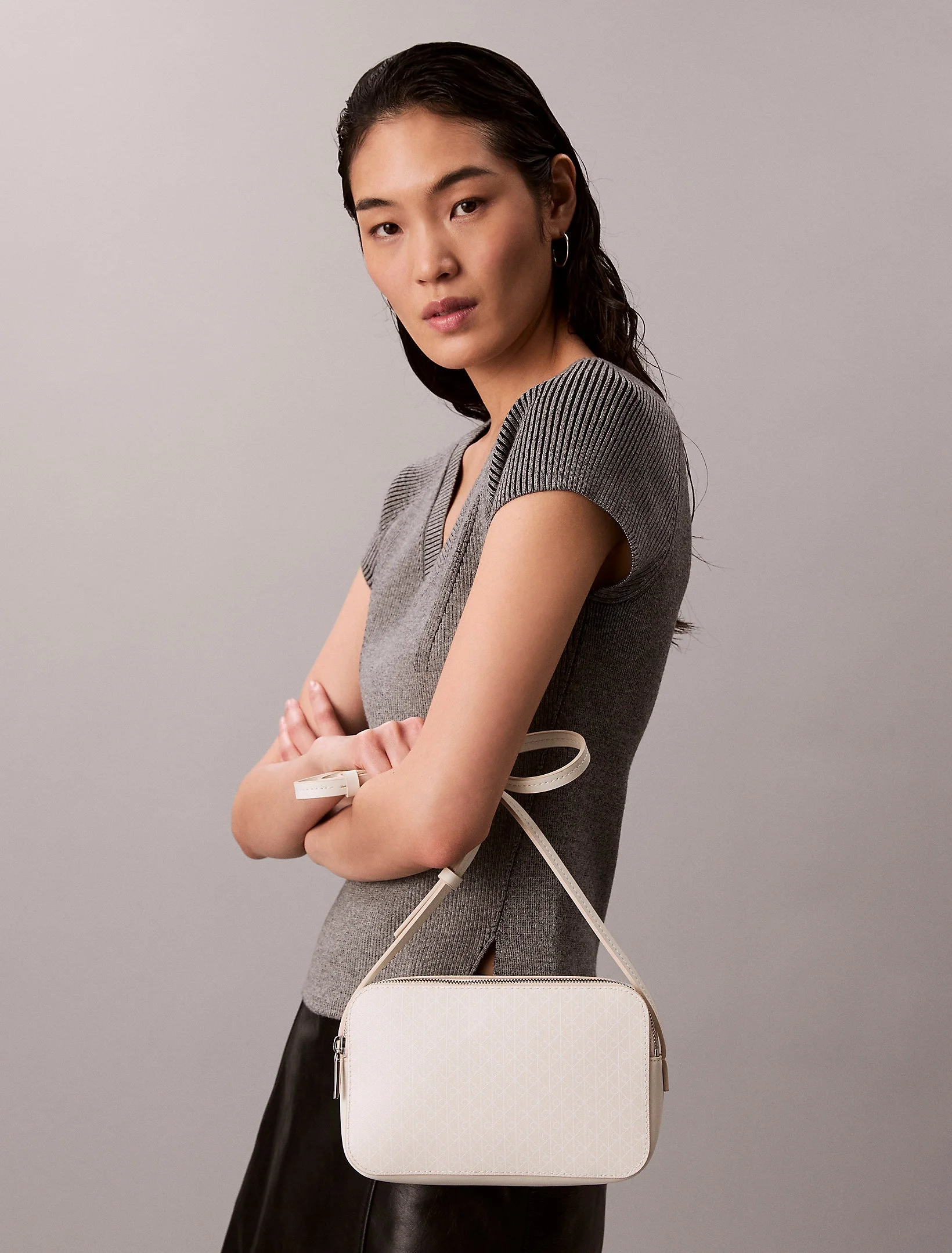 Calvin Klein Amblemli Tamamı Baskılı Uzun Kamera Kadın Haki Çapraz Çanta LV04F3268G-2XB