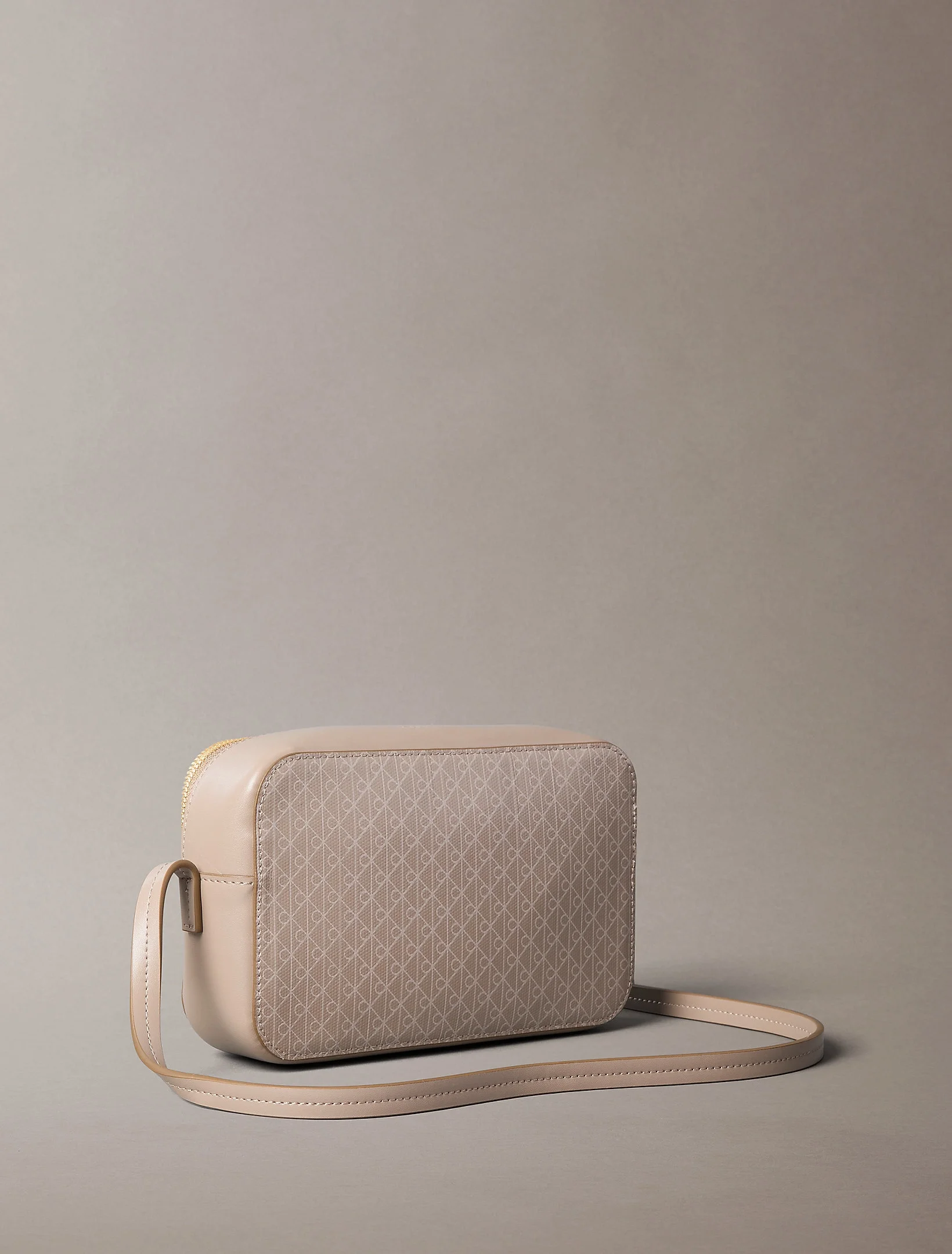 Calvin Klein Amblemli Tamamı Baskılı Uzun Kamera Kadın Haki Çapraz Çanta LV04F3268G-3I6