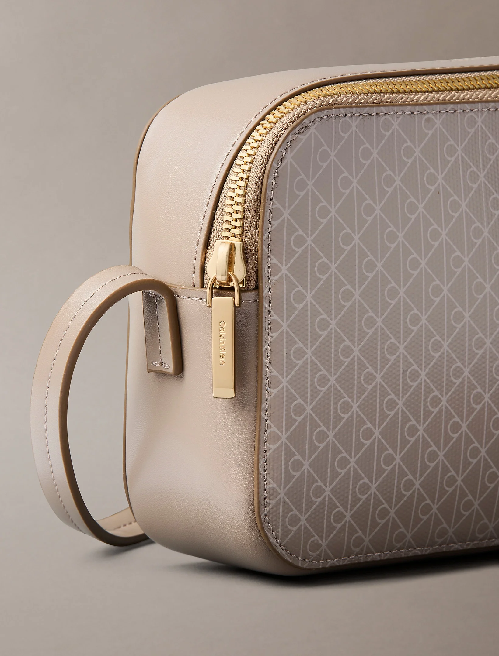 Calvin Klein Amblemli Tamamı Baskılı Uzun Kamera Kadın Haki Çapraz Çanta LV04F3268G-3I6