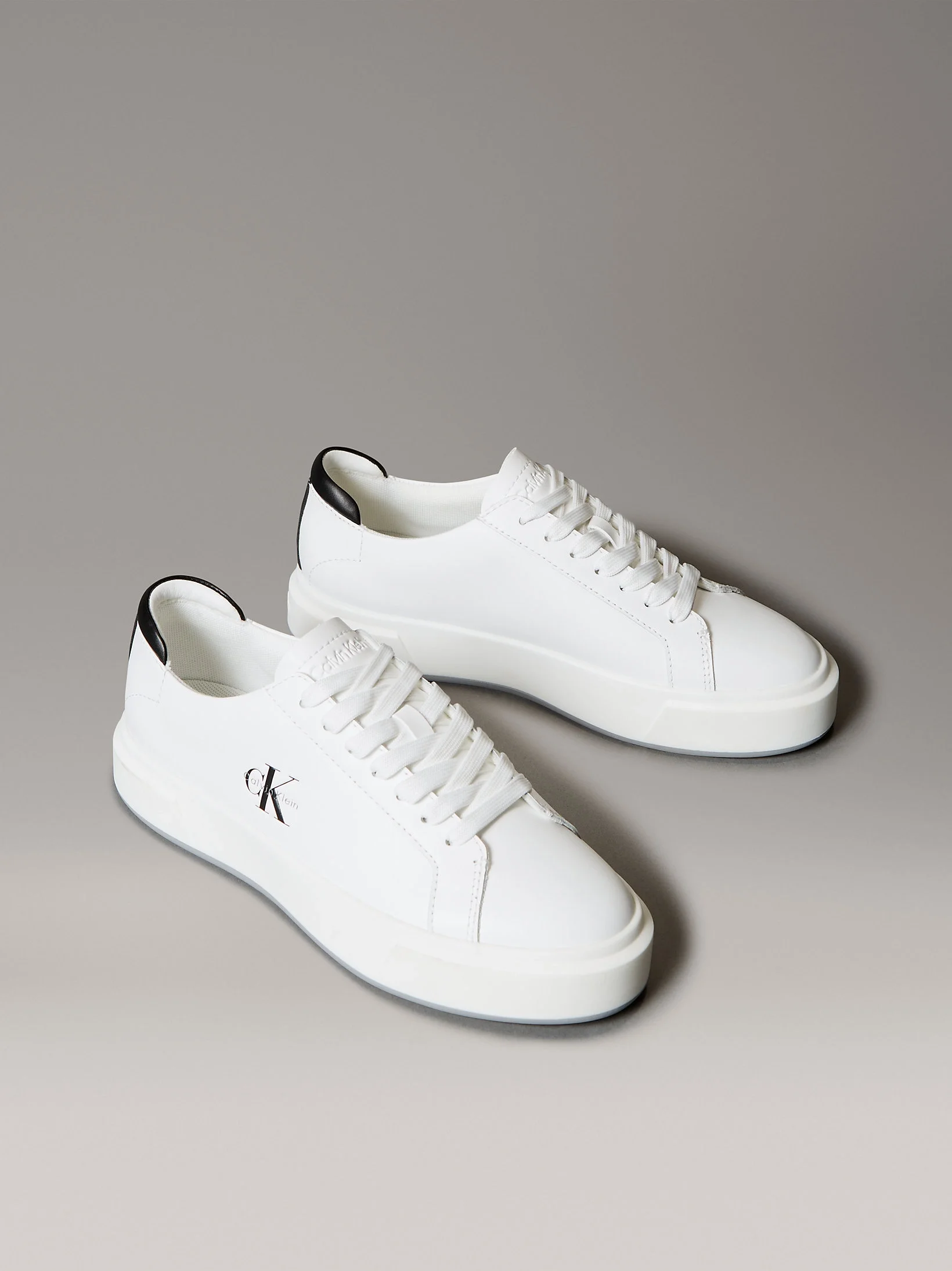 Calvin Klein Basket Cupsole Bağcıklı Deri Çok Renkli Kadın Beyaz Sneaker YW0YW01945-01W