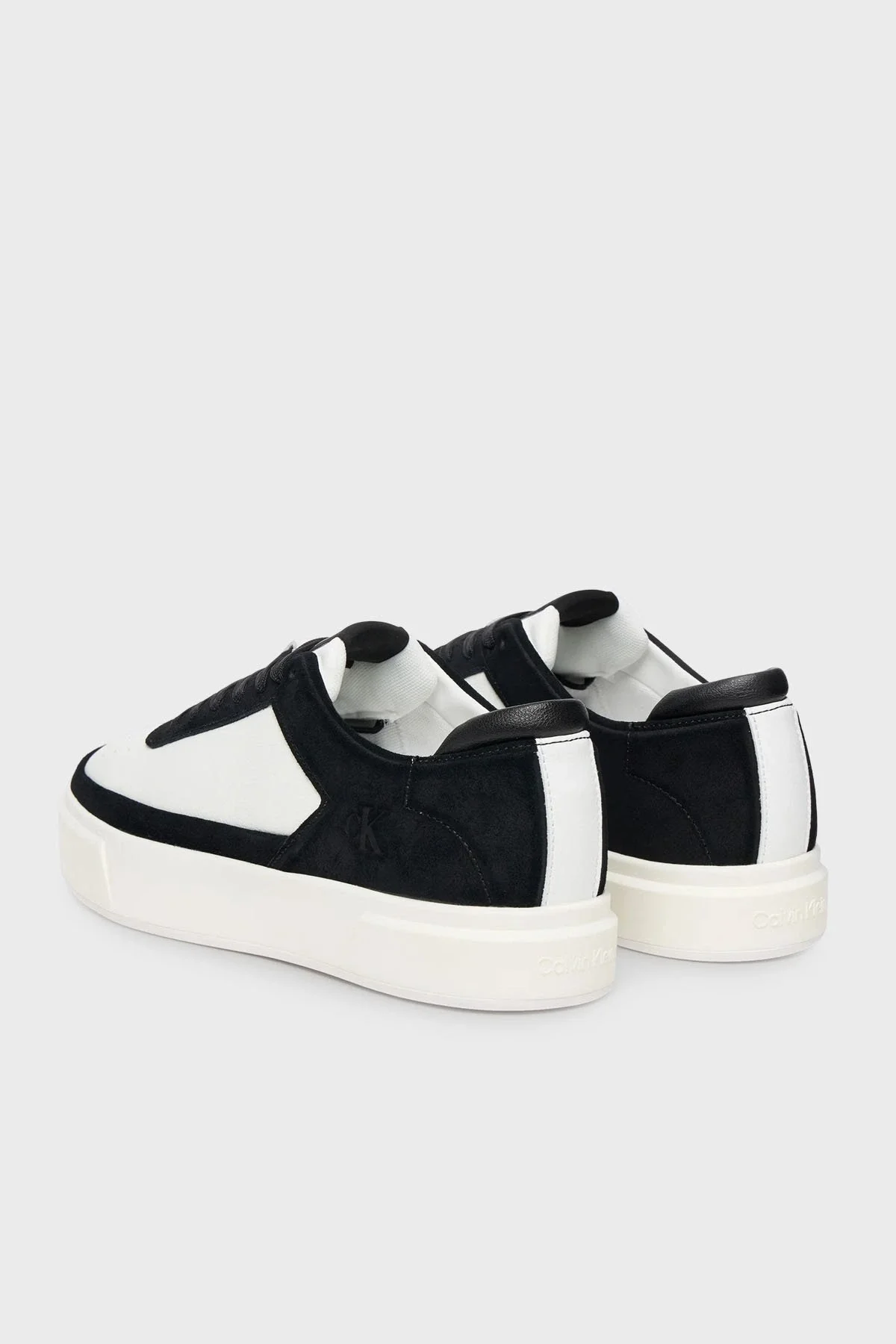 Calvin Klein Basketbol Stili Düz Tabanlı Bağcıklı Deri-Süet Erkek Siyah Sneaker YM0YM01354-0GM