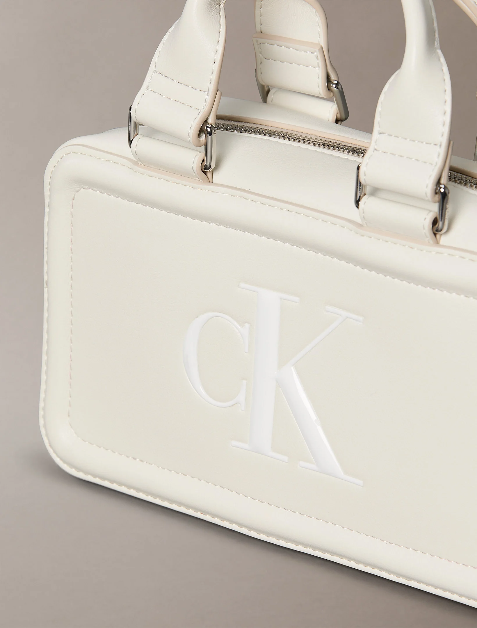 Calvin Klein Bold CK Bauletto Çapraz Askılı Kadın Haki Çapraz Çanta LV04F3411G-FUP