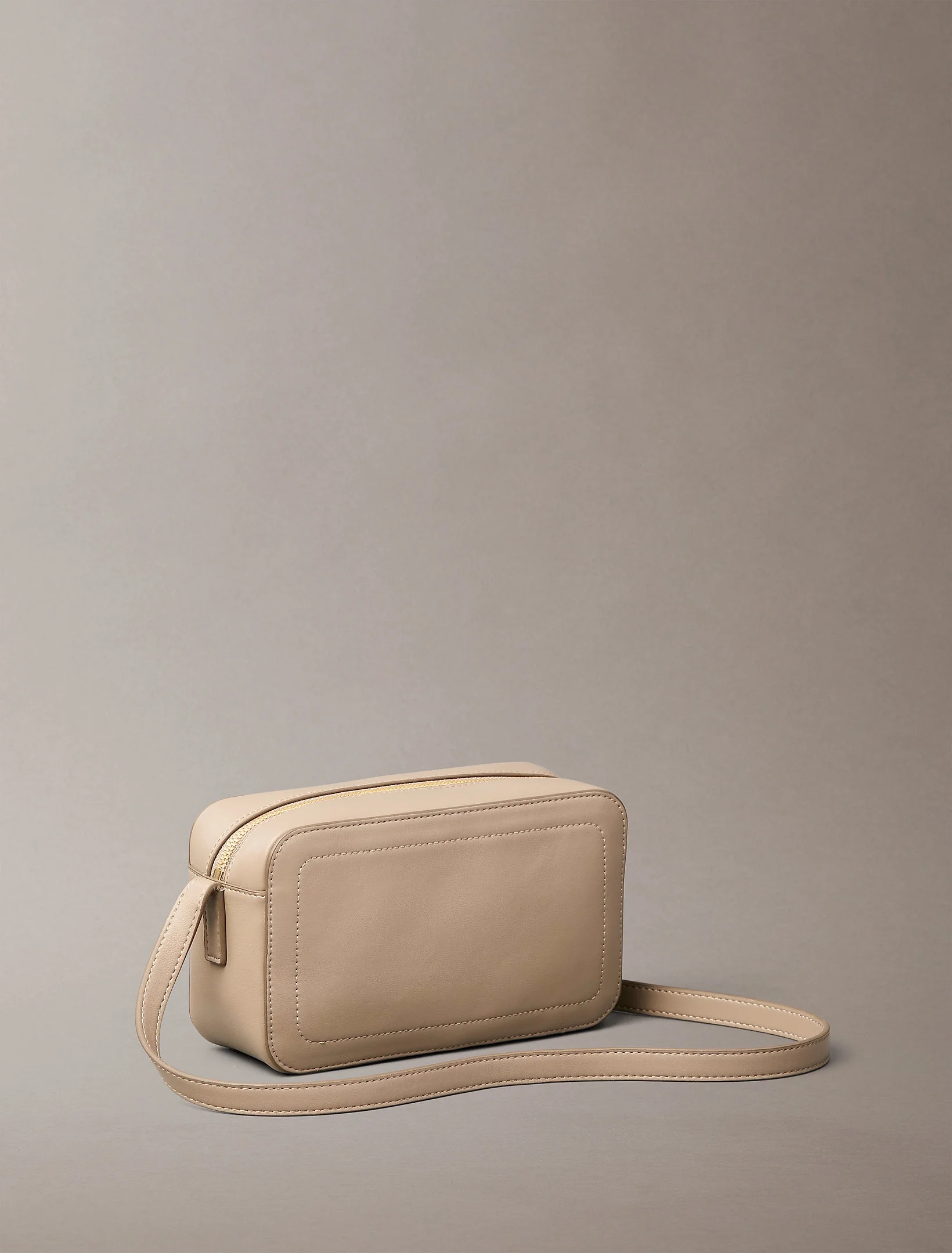 Calvin Klein Bold CK Kamera Kadın Kahverengi Çapraz Çanta LV04F3220G-VFU