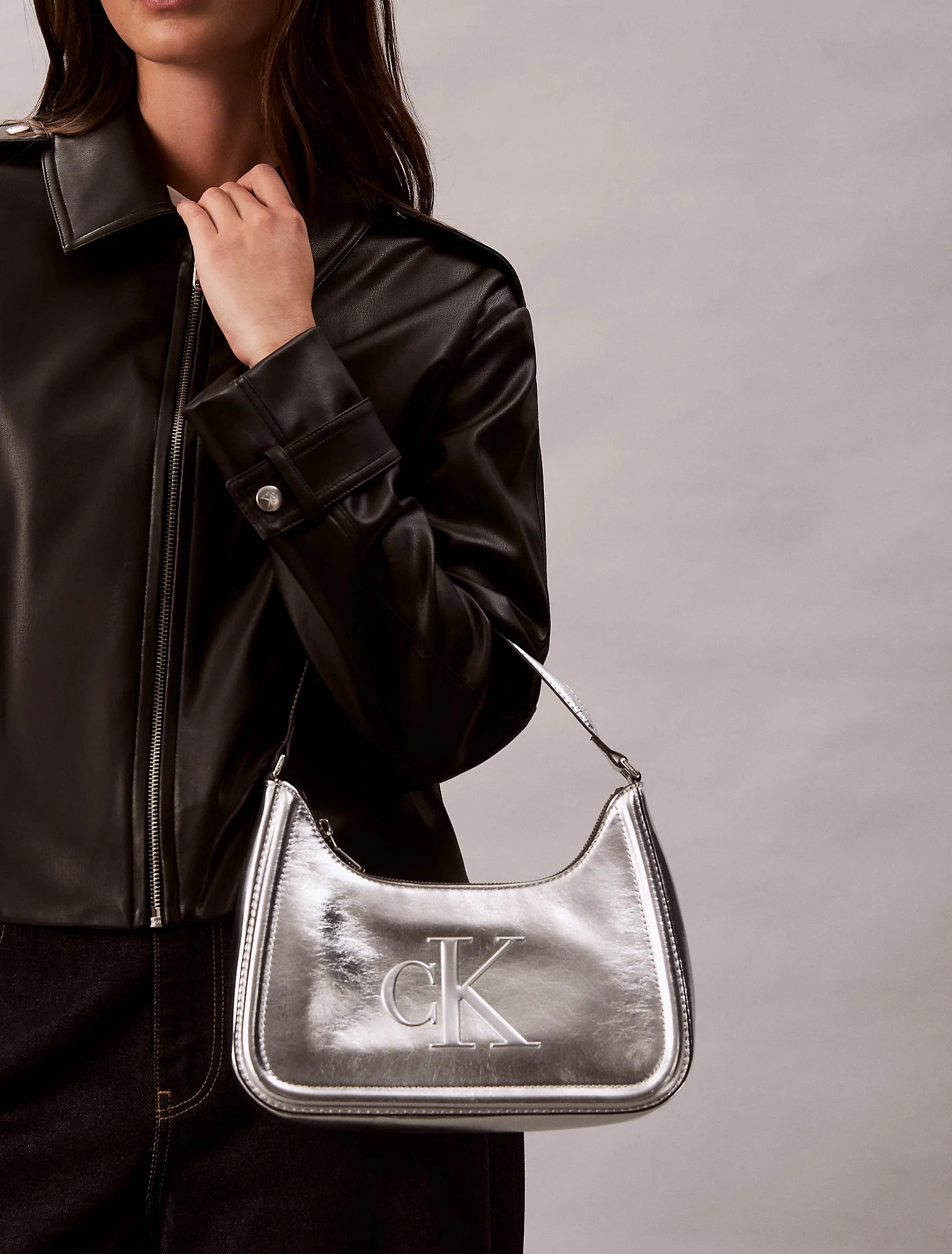 Calvin Klein Bold CK Metalik Omuz Kadın Metalik Gri Çapraz Çanta LV04F3332G-3JH