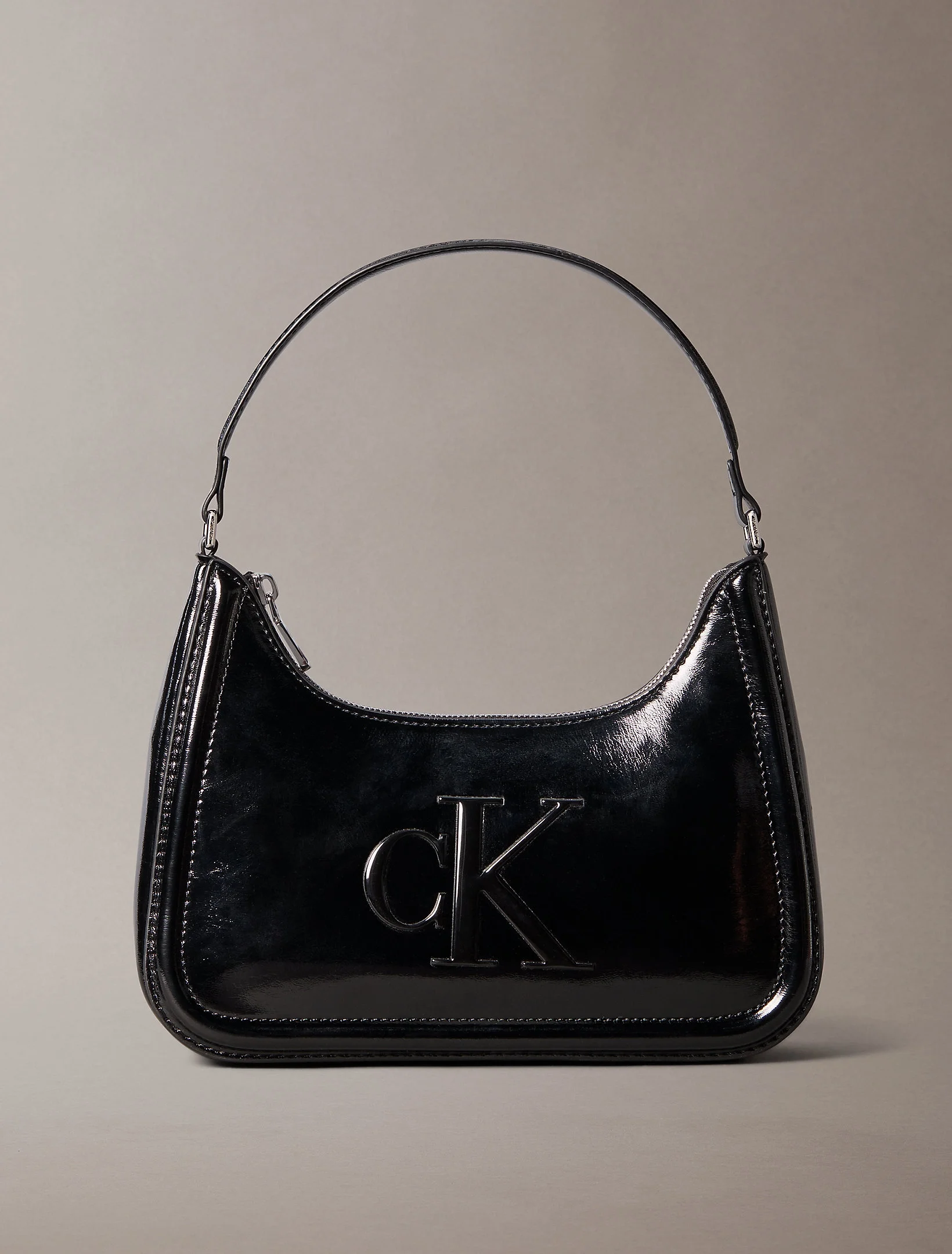 Calvin Klein Bold CK Metalik Omuz Kadın Siyah Çapraz Çanta LV04F3332G-UB1