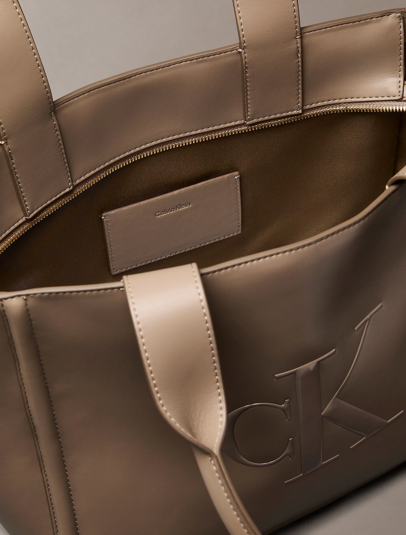 Calvin Klein Bold CK Orta Boy Kadın Kahverengi El Çantası LV04F3218G-VFU