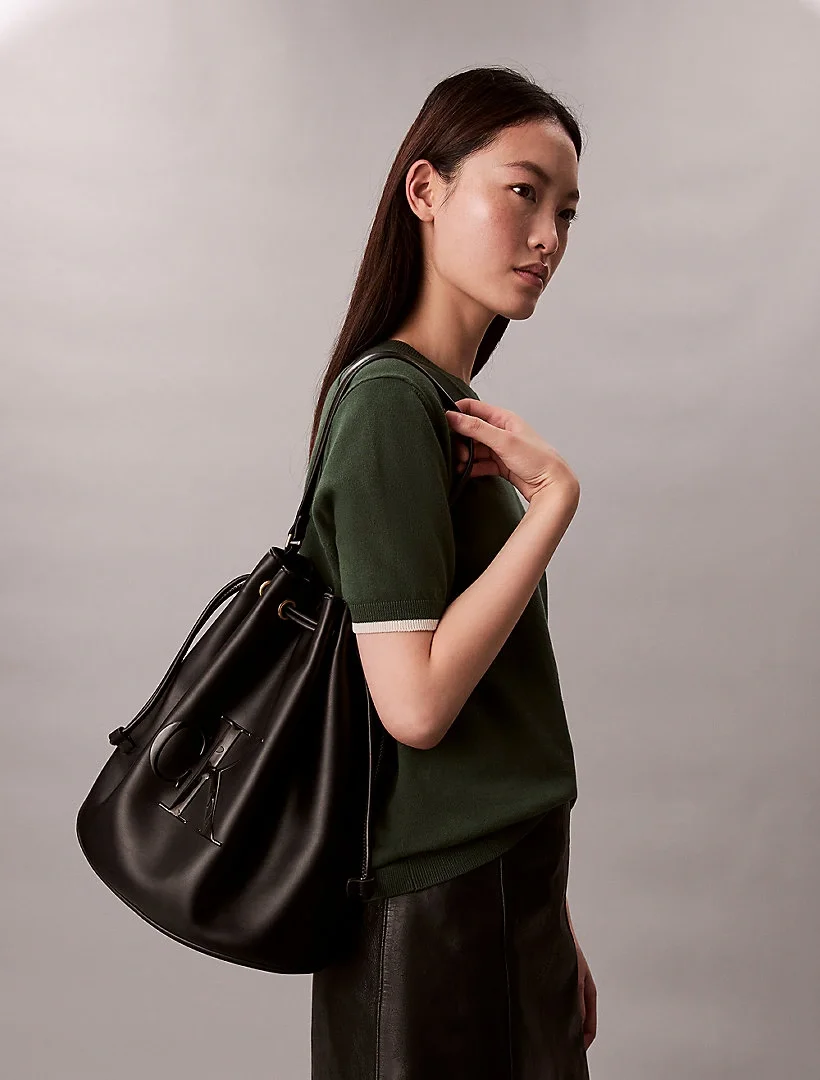 Calvin Klein Büyük CK Logolu Kova Kadın Siyah Çanta LV04F3232G-UB1