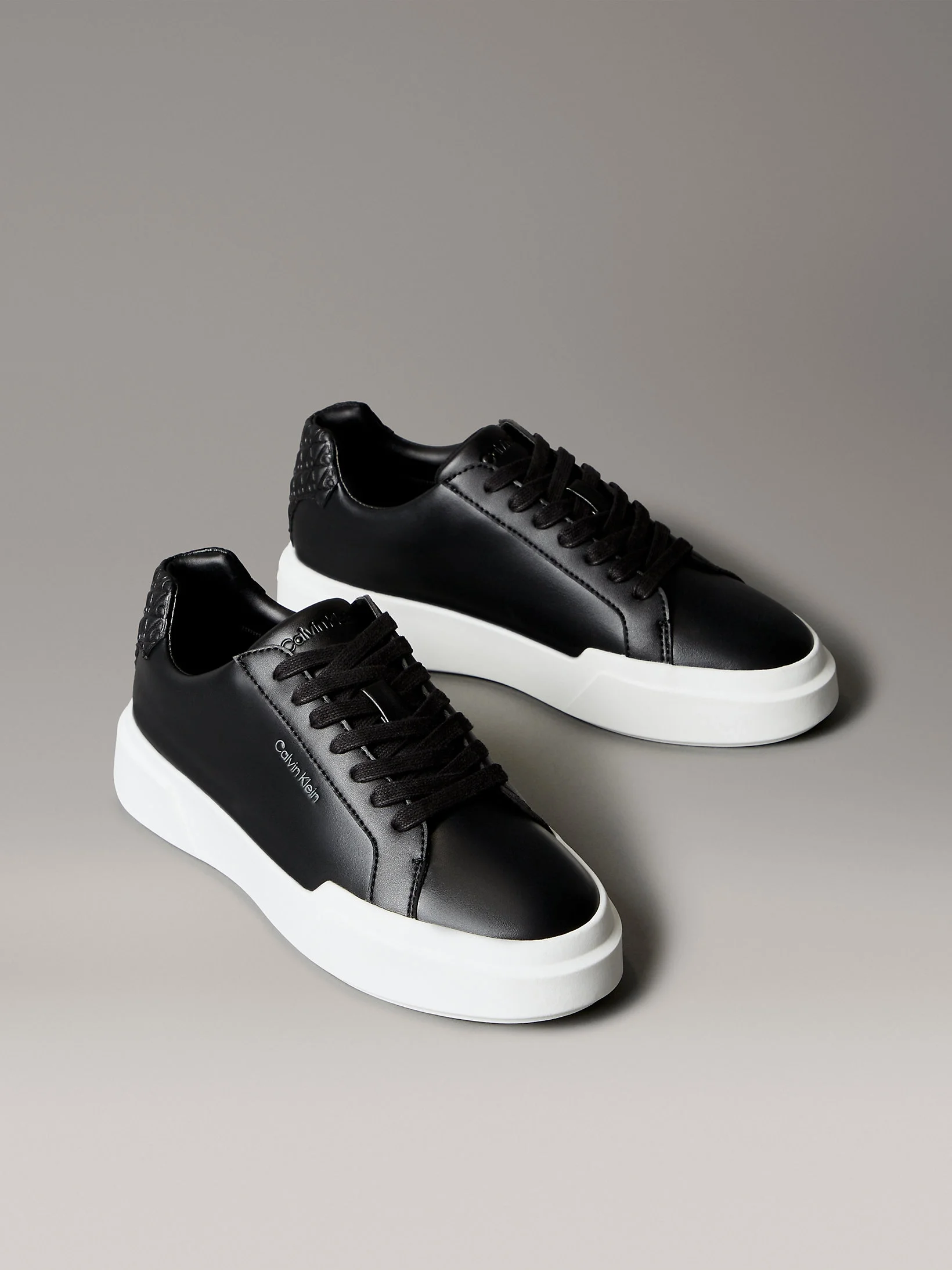 Calvin Klein Chunky Cups Bağcıklı Deri Tamamı Baskılı Kadın Siyah Sneaker YW0YW02036-BEH