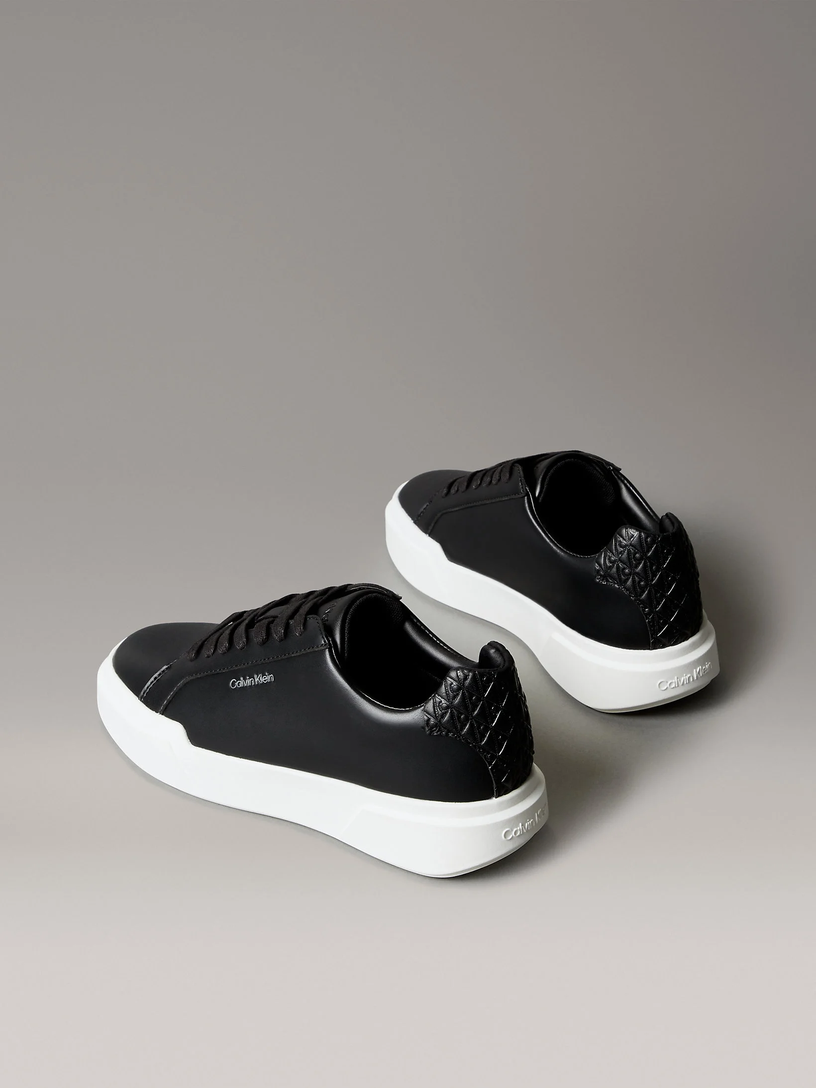 Calvin Klein Chunky Cups Bağcıklı Deri Tamamı Baskılı Kadın Siyah Sneaker YW0YW02036-BEH