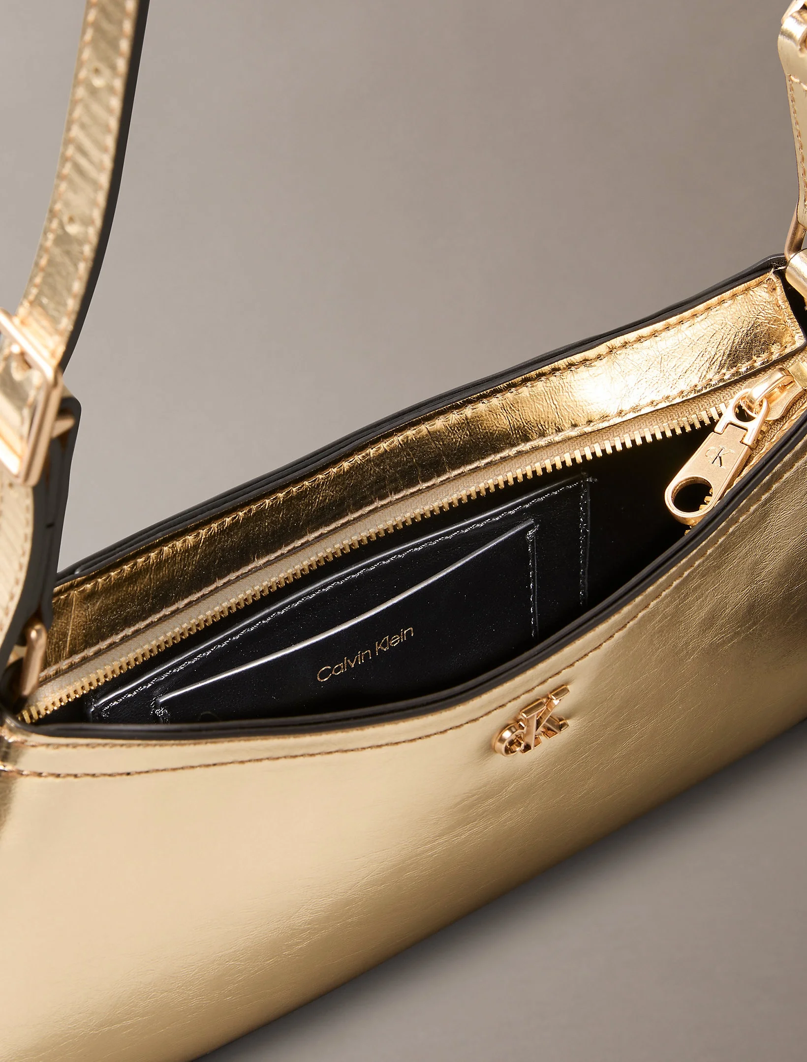 Calvin Klein CK Metalik Küçük Omuz Kadın Gold Çapraz Çanta LV04F3304G-3JG