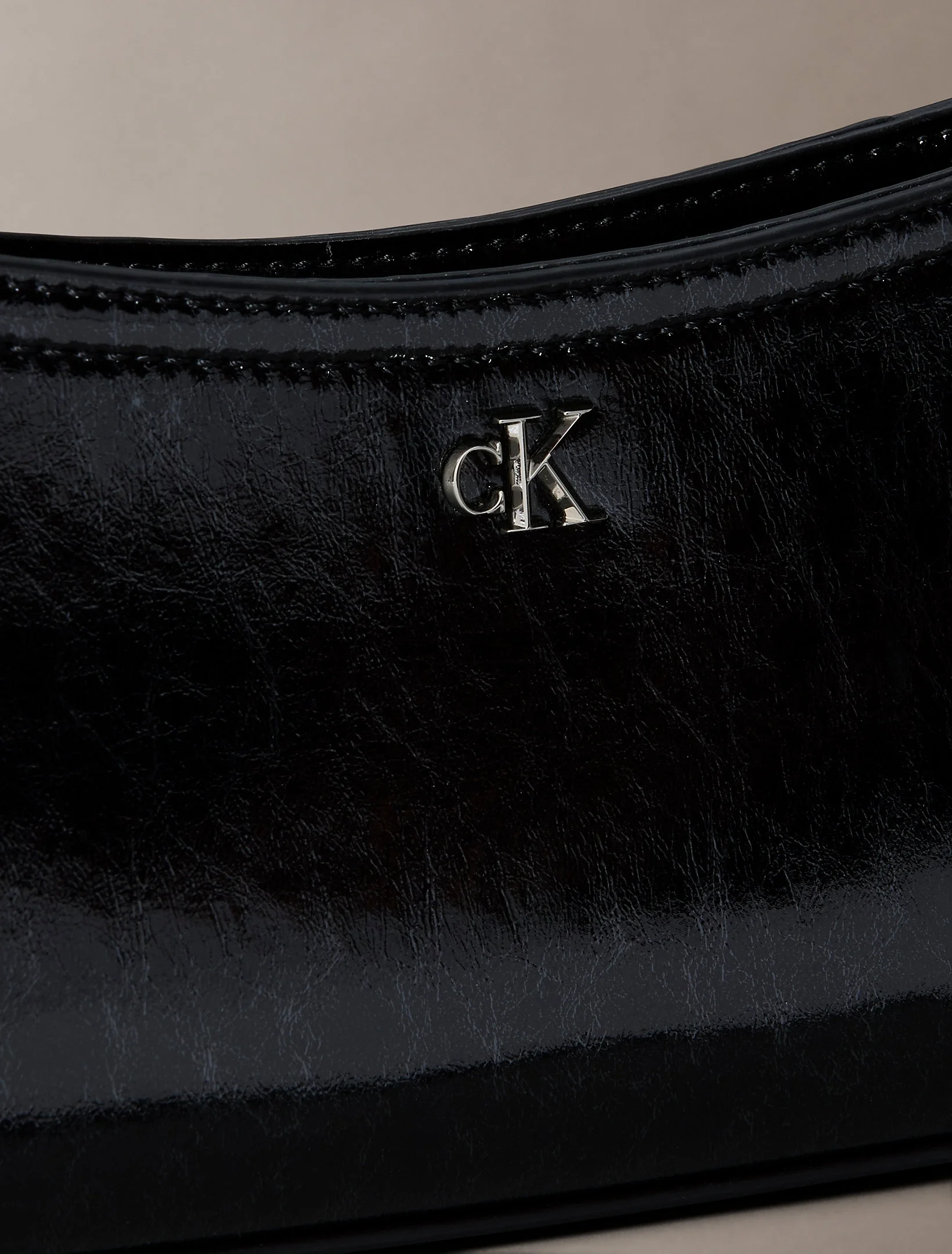 Calvin Klein CK Metalik Küçük Omuz Kadın Siyah Çapraz Çanta LV04F3304G-UB1