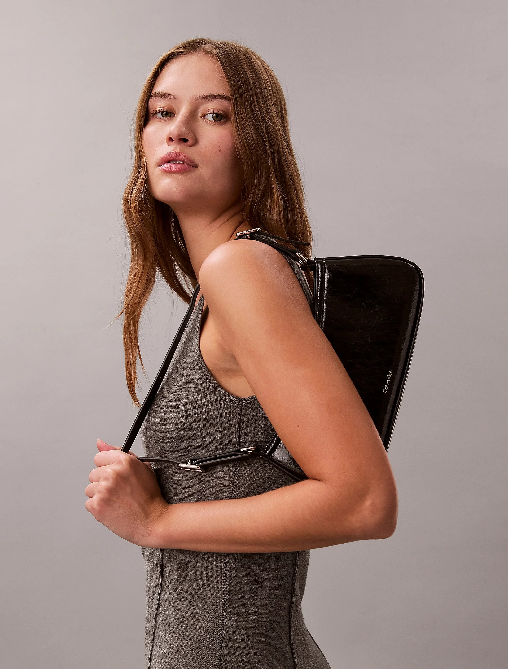 Calvin Klein CK Metalik Küçük Omuz Kadın Siyah Çapraz Çanta LV04F3304G-UB1