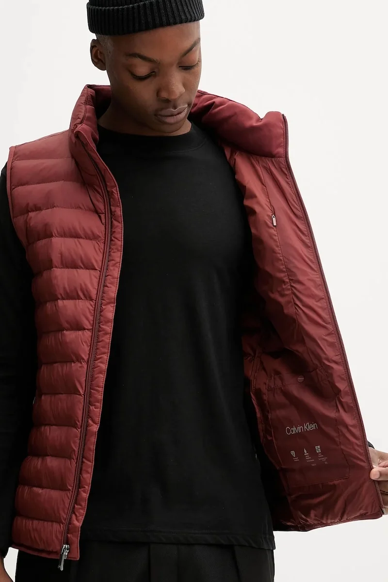 Calvin Klein Erkek Kolsuz Hafif Naylon Şişme Kırmızı Yelek LV04LC509G-VFK