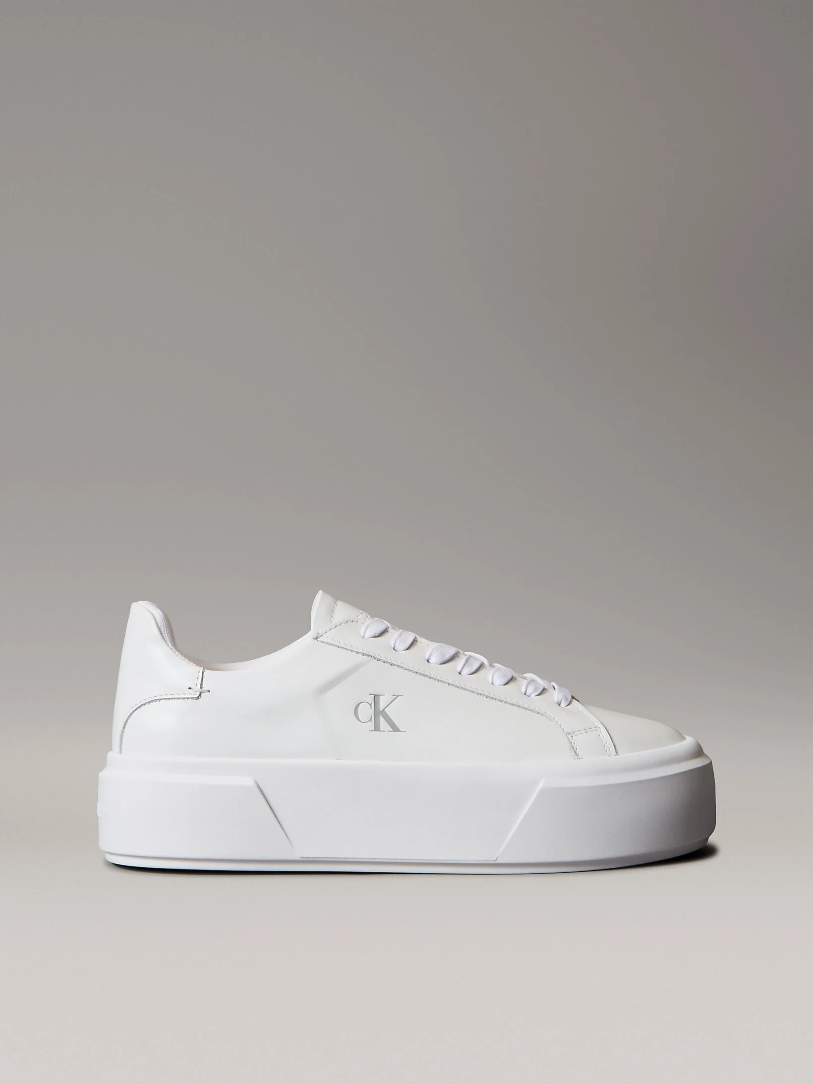 Calvin Klein Flatform Bağcıklı Deri Kadın Beyaz Sneaker YW0YW01928-0K4