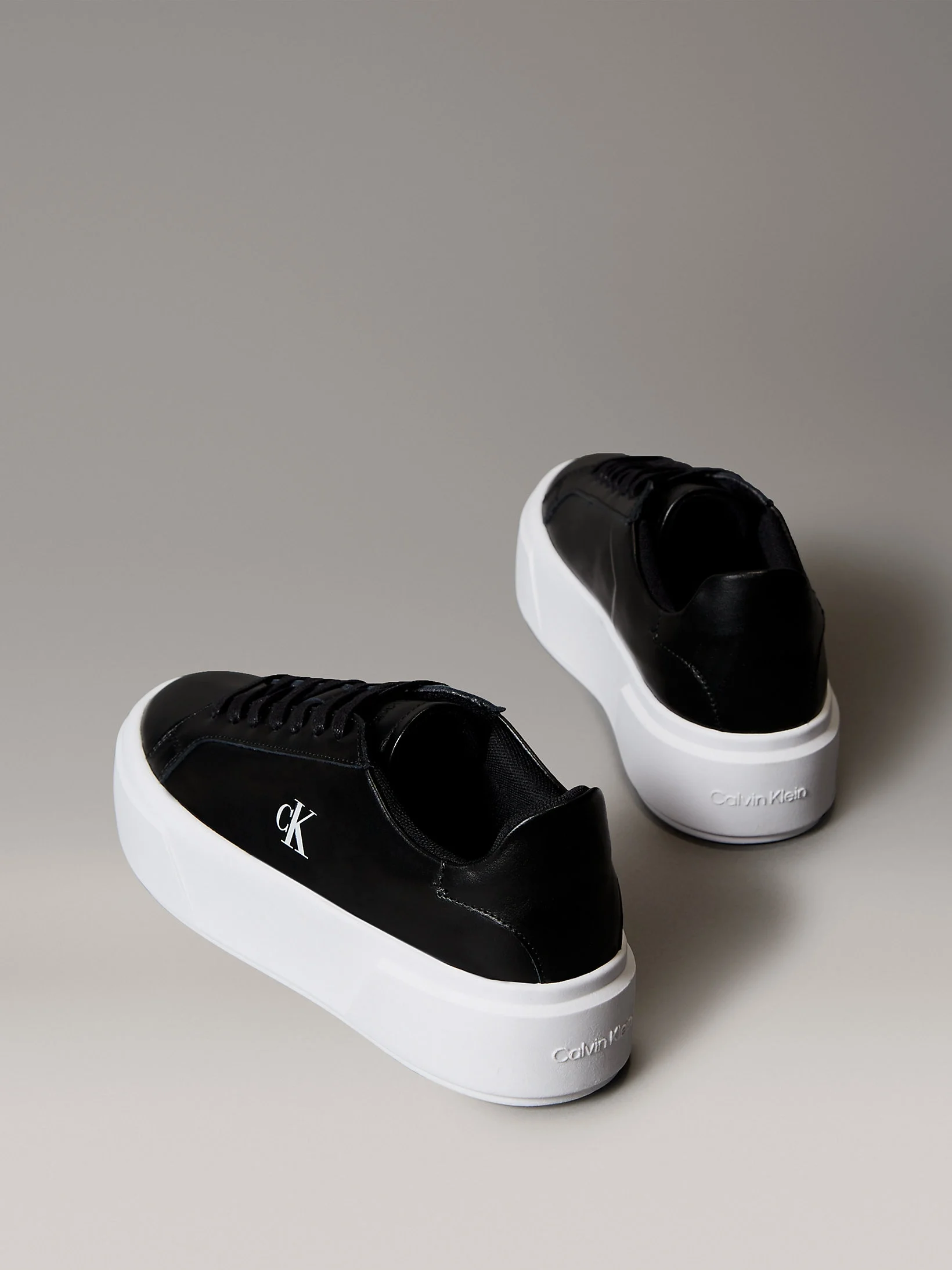 Calvin Klein Flatform Bağcıklı Deri Kadın Siyah Sneaker YW0YW01928-BEH