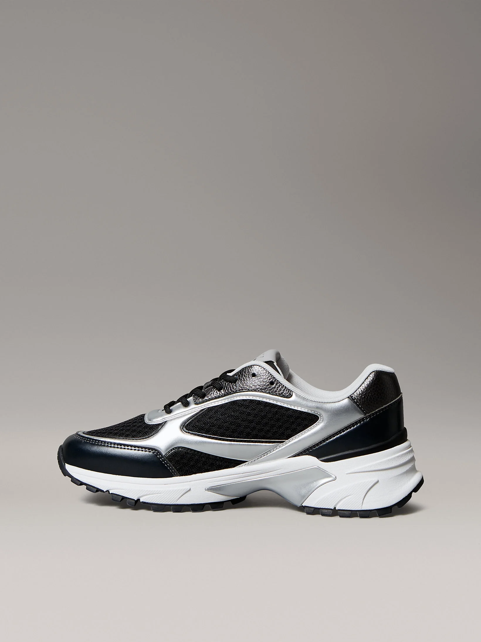 Calvin Klein Hike Runner Bağcıklı File Karışımlı Metalik Erkek Siyah Sneaker YM0YM01402-01L