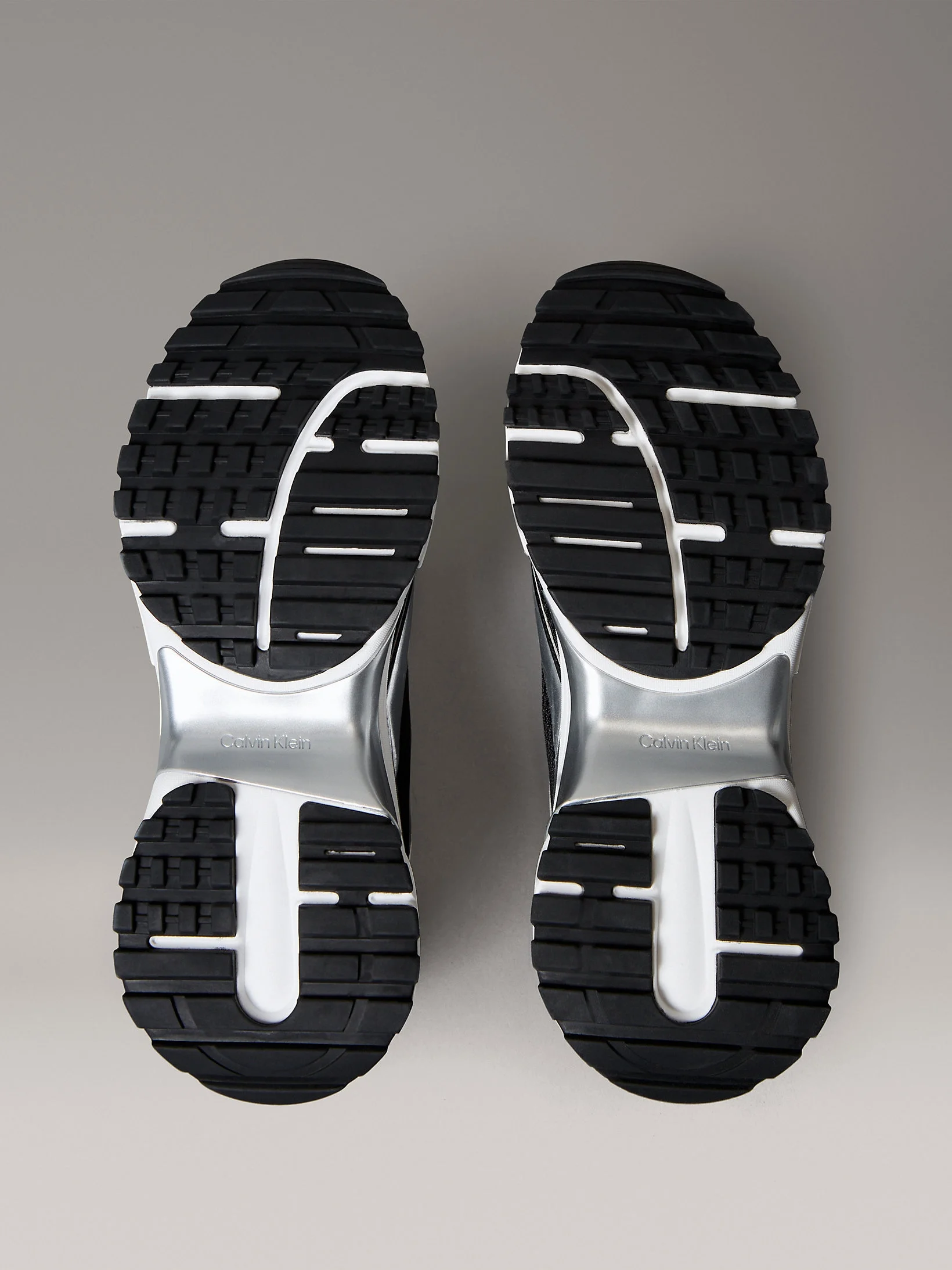 Calvin Klein Hike Runner Bağcıklı File Karışımlı Metalik Erkek Siyah Sneaker YM0YM01402-01L