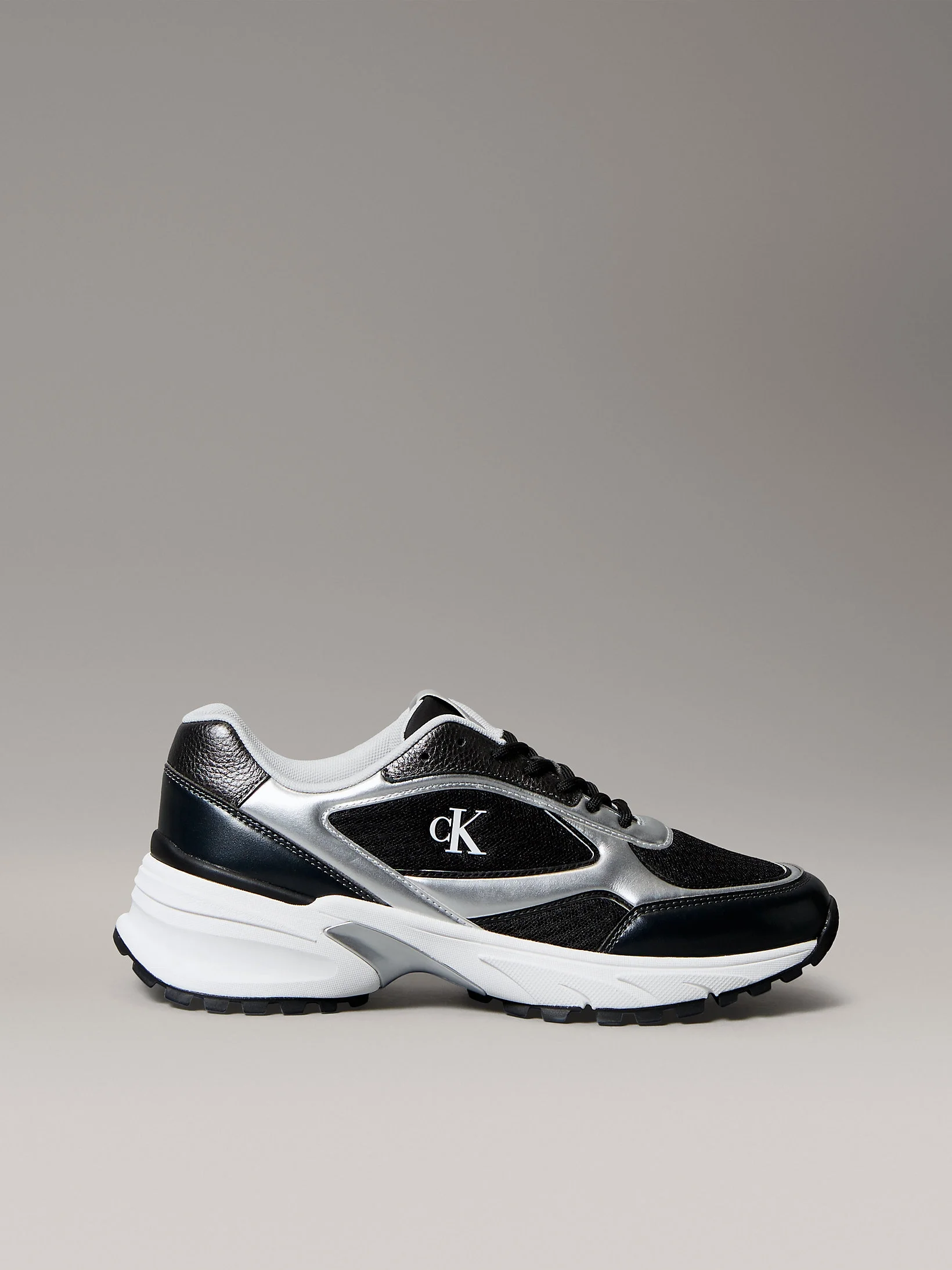 Calvin Klein Hike Runner Bağcıklı File Karışımlı Metalik Erkek Siyah Sneaker YM0YM01402-01L