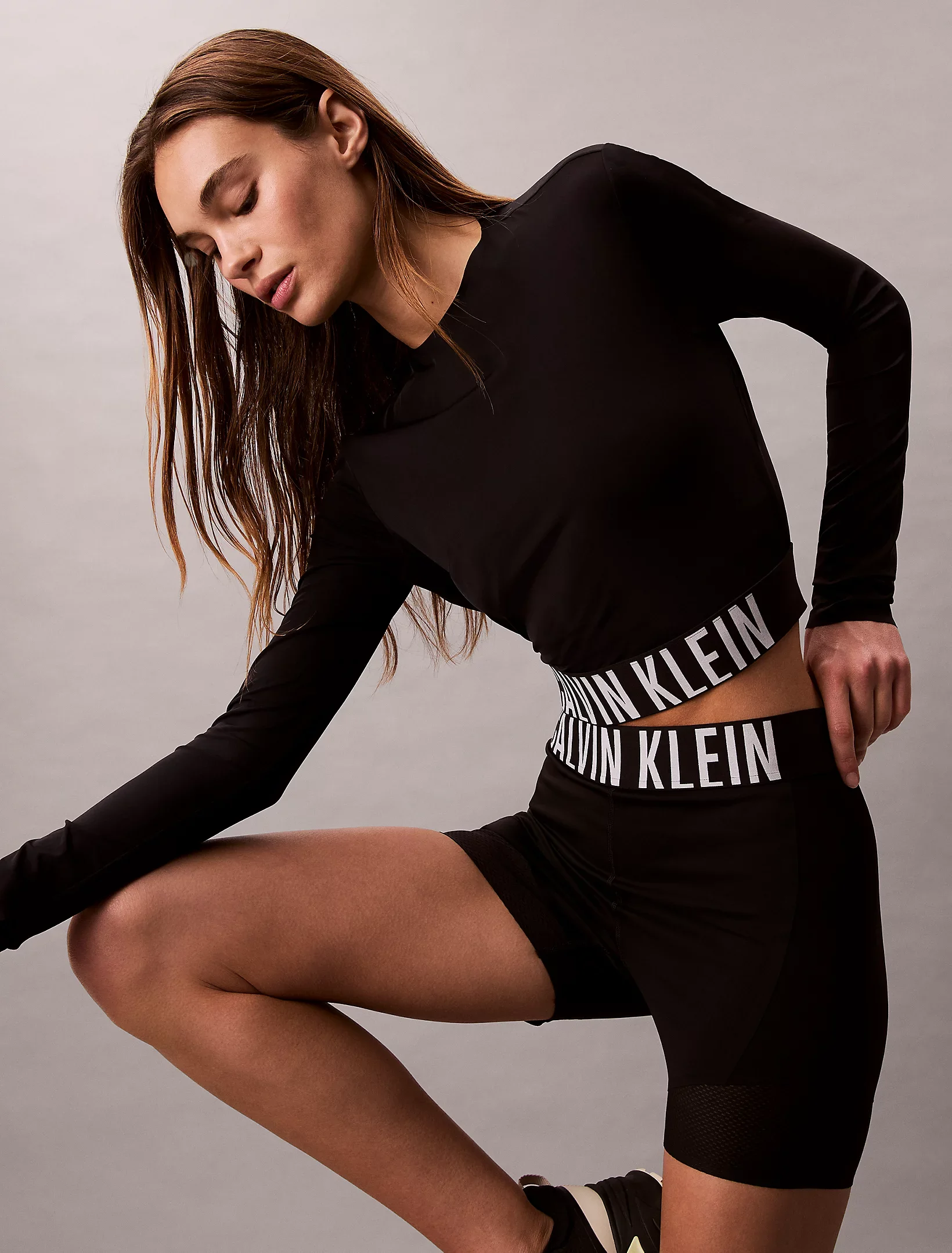 Calvin Klein Intense Power Yarım Balıkçı Yaka Uzun Kollu Kadın Siyah  Crop  LVGWxF5K202-UB1