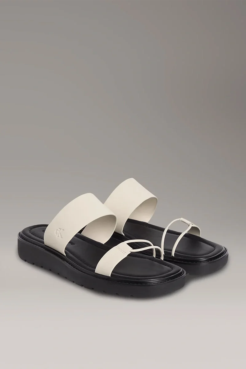 Calvin Klein Halat Detaylı Yumuşak Deri Monogramlı Kadın Siyah  Sandalet YW0YW01864-0HG