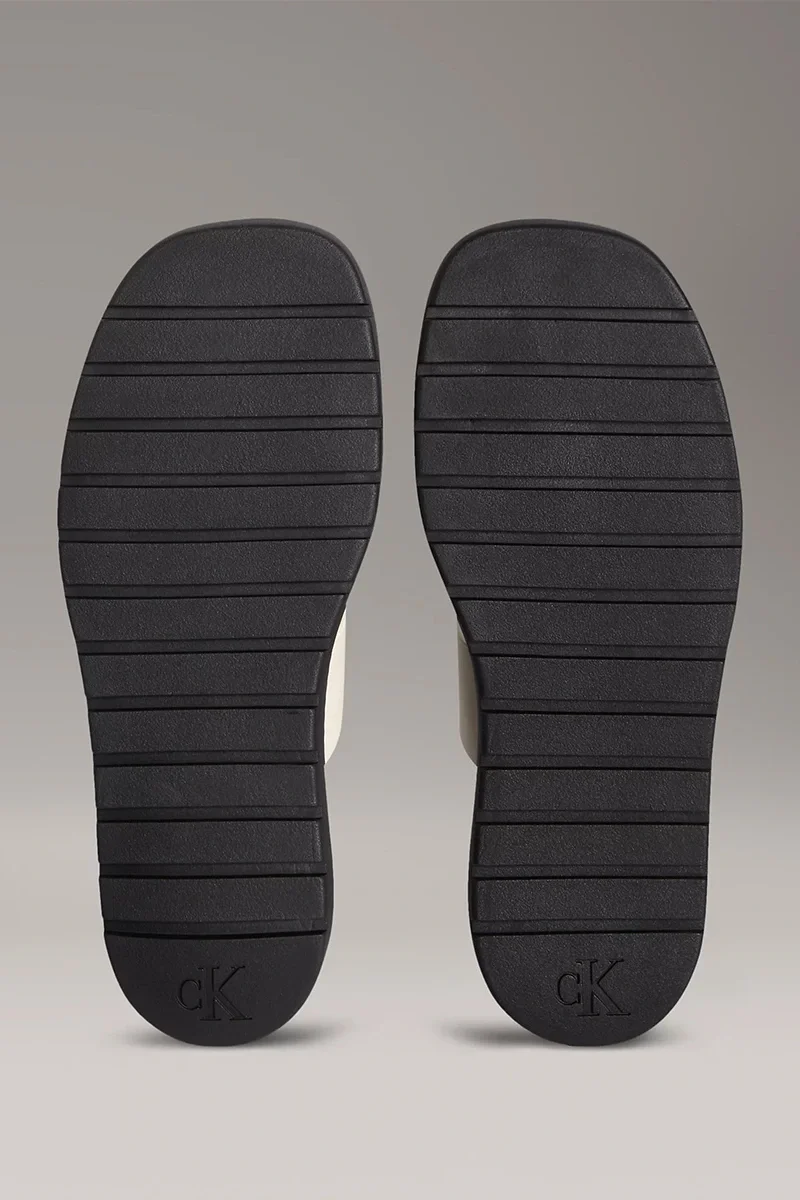 Calvin Klein Halat Detaylı Yumuşak Deri Monogramlı Kadın Siyah  Sandalet YW0YW01864-0HG