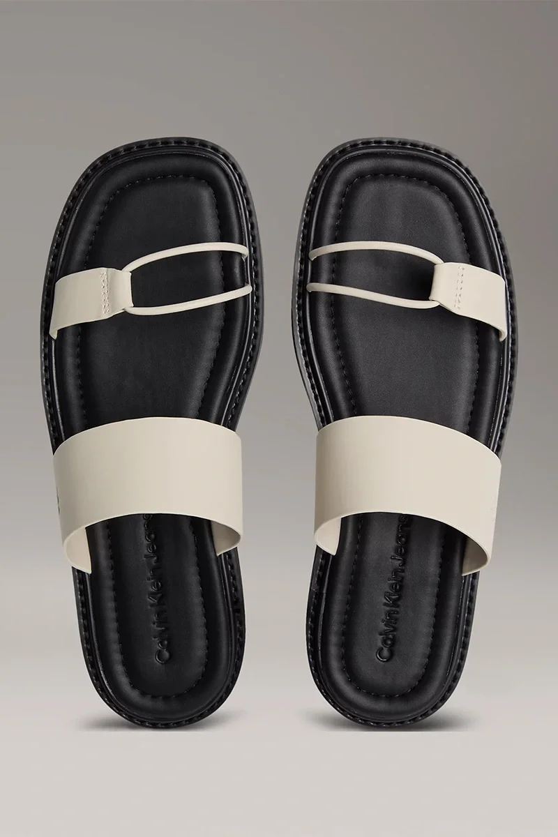 Calvin Klein Halat Detaylı Yumuşak Deri Monogramlı Kadın Siyah  Sandalet YW0YW01864-0HG