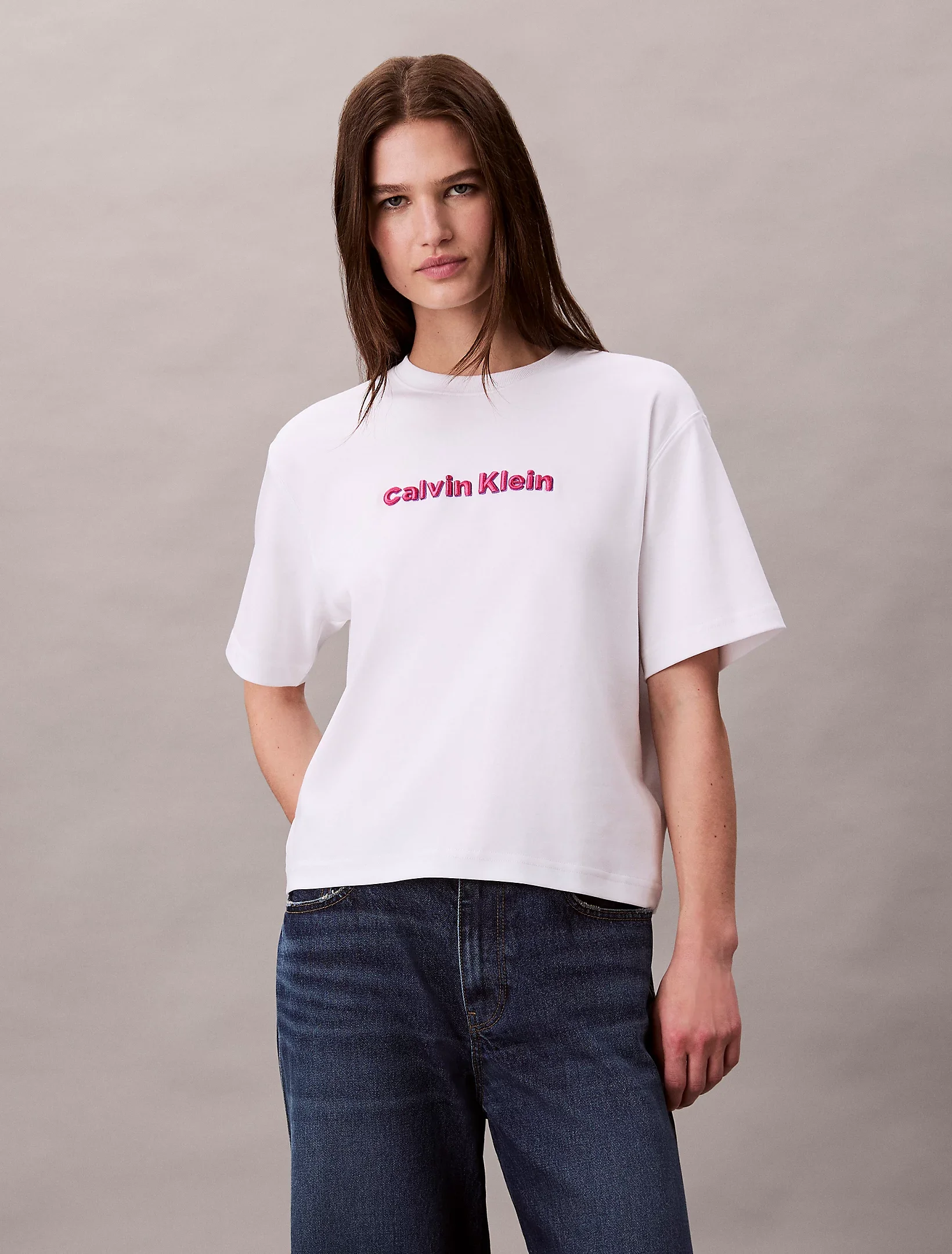 Calvin Klein Kısa Kollu 2 Renkli 3D Nakışlı Logolu Kadın T-shirt LV047D205G-YAA