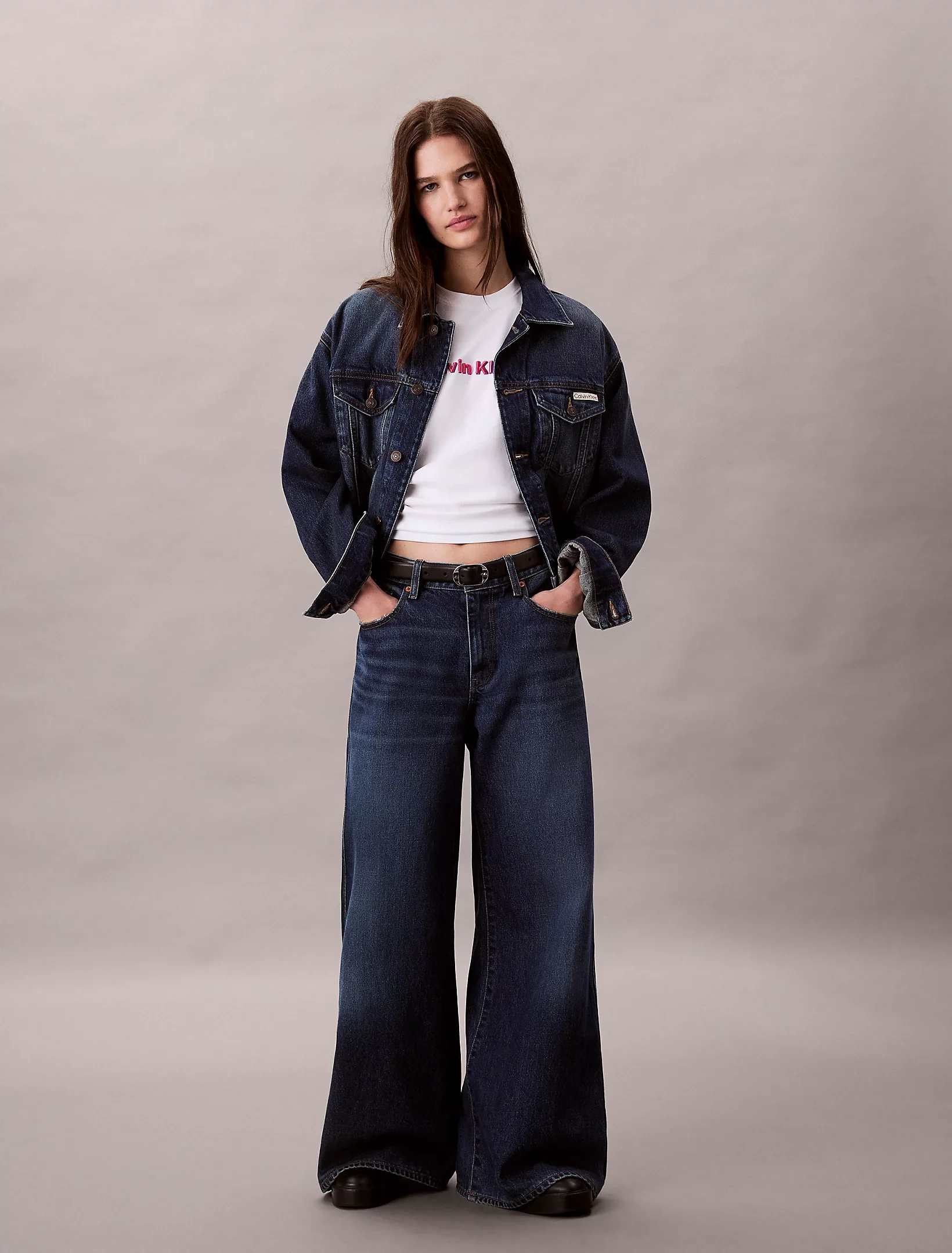 Calvin Klein Kısa Kollu 2 Renkli 3D Nakışlı Logolu Kadın T-shirt LV047D205G-YAA