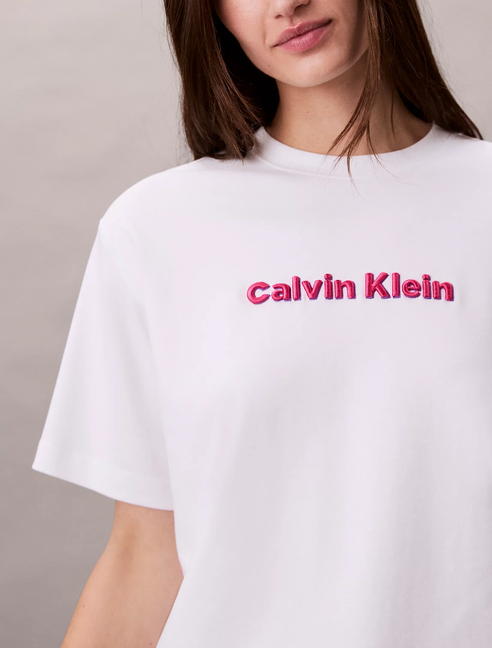 Calvin Klein Kısa Kollu 2 Renkli 3D Nakışlı Logolu Kadın T-shirt LV047D205G-YAA