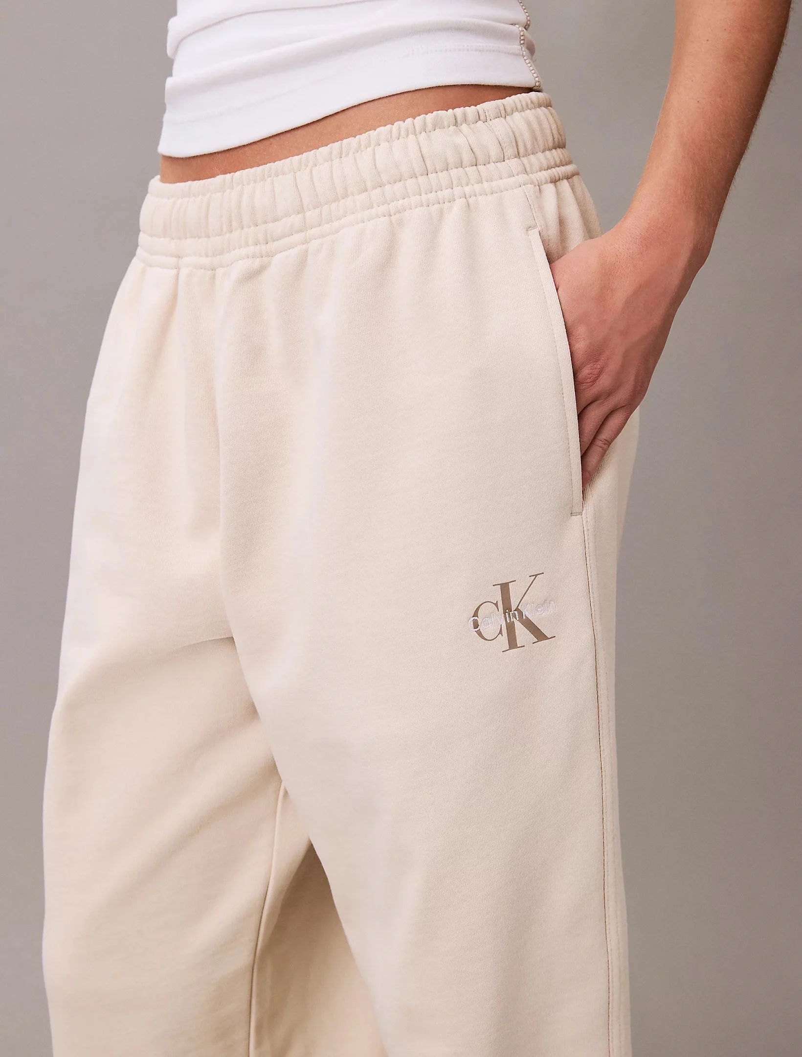 Calvin Klein MONOLOGO FRENCH TERRY JOGGER Kadın Beyaz Eşofman Altı LV047B235G-ACG