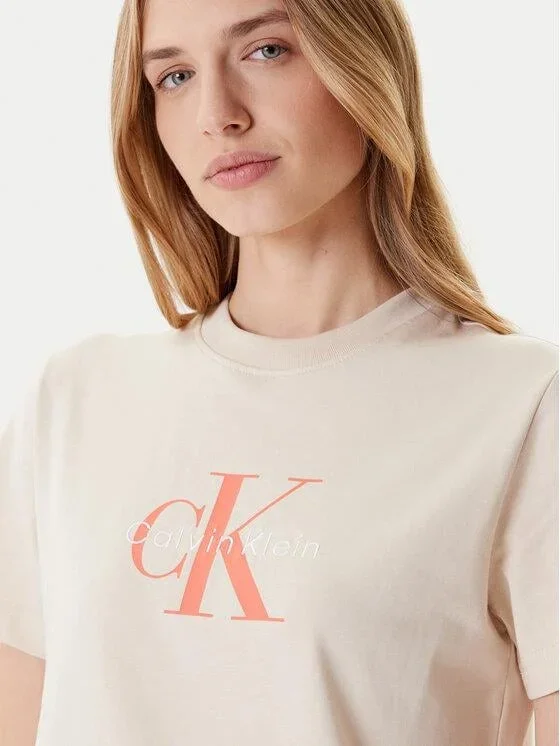 Calvin Klein Standard Logo Kadın Beyaz T-shirt  LV047B865G-C7P