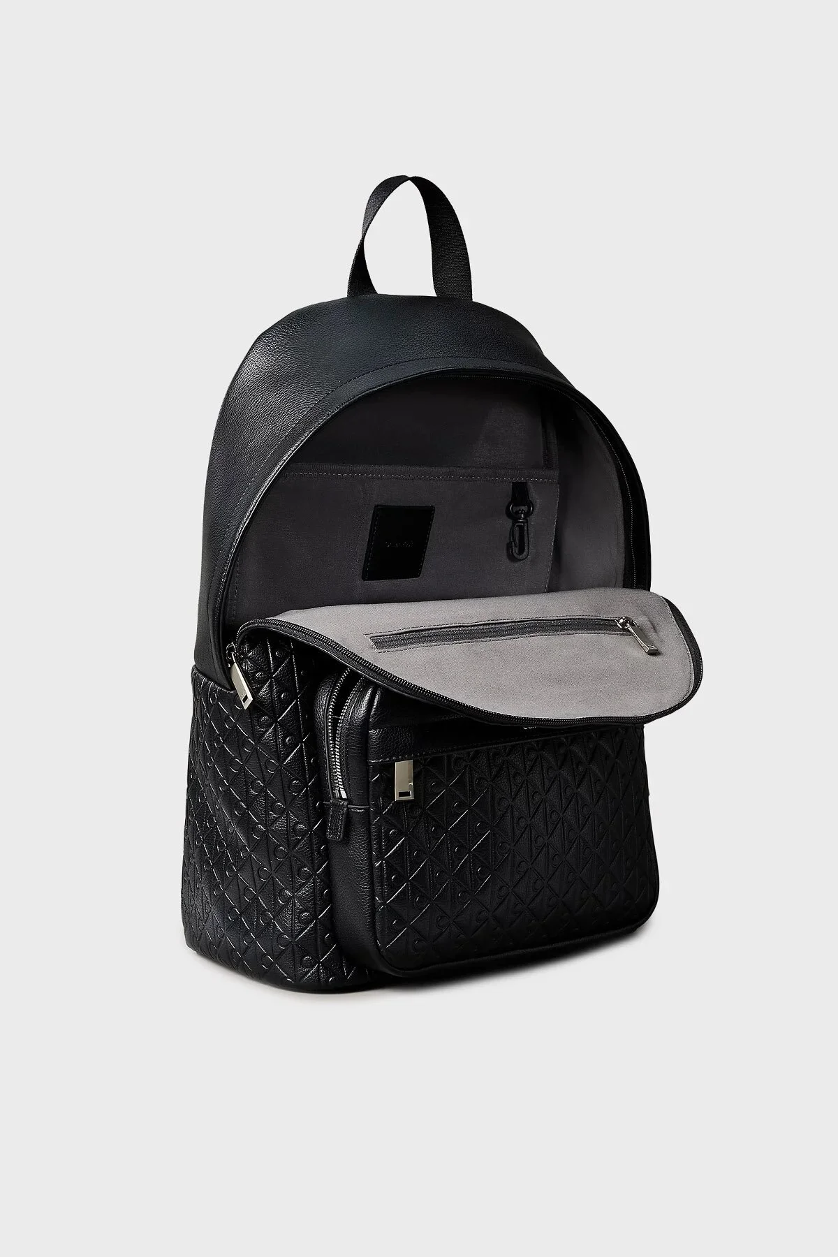 Calvin Klein Kabartma Logolu Yuvarlak Erkek Siyah Sırt Çantası LV04D3202G-UB1