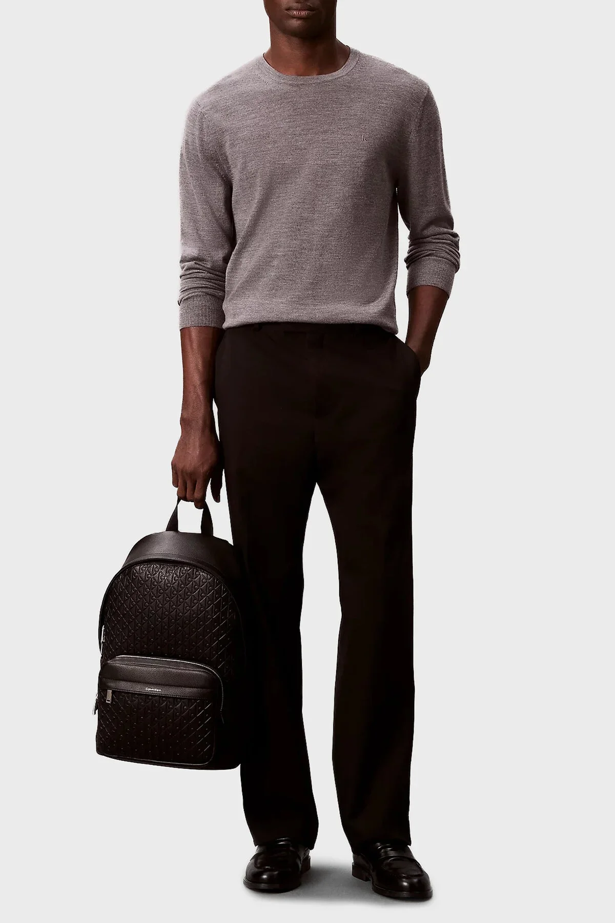 Calvin Klein Kabartma Logolu Yuvarlak Erkek Siyah Sırt Çantası LV04D3202G-UB1