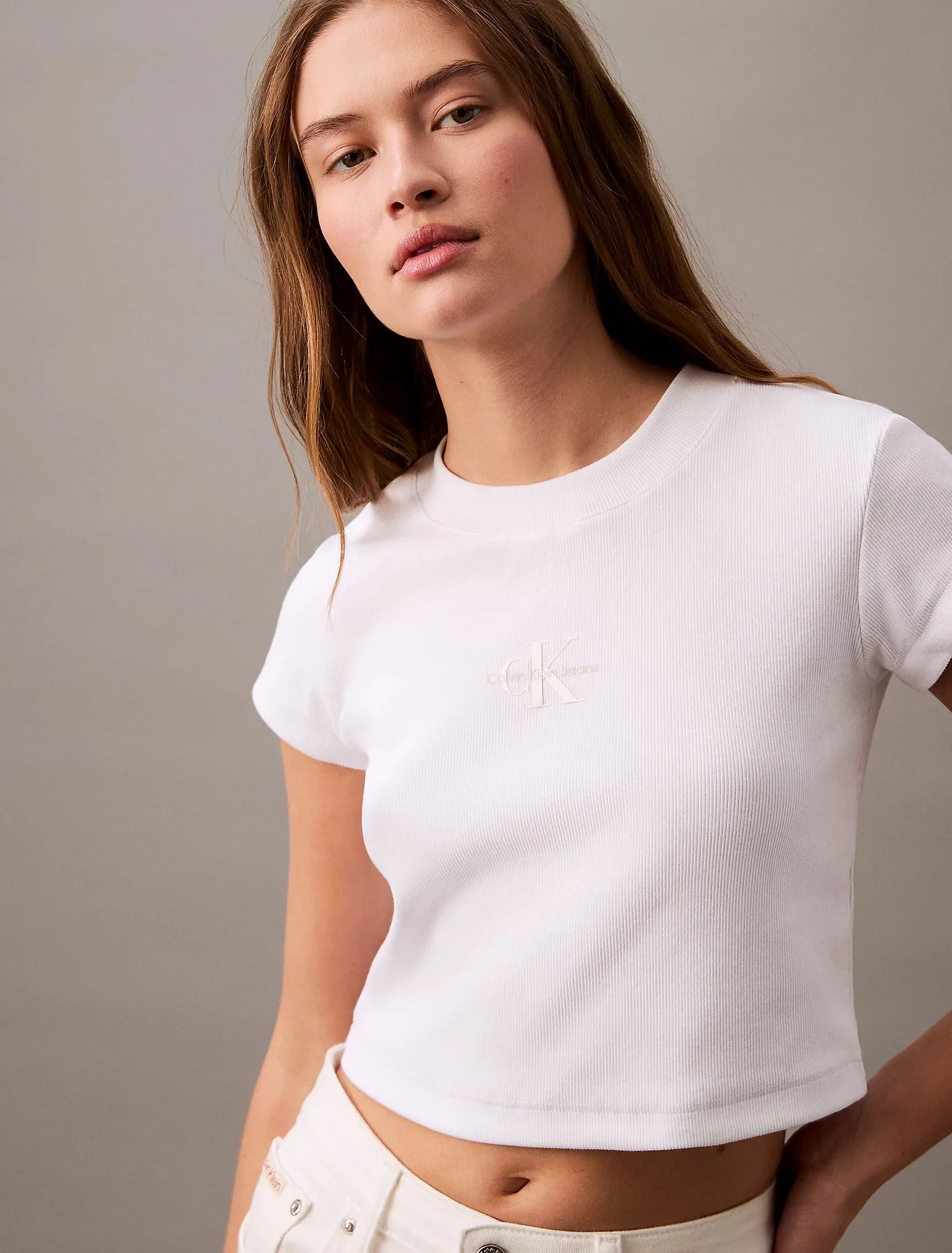 Calvin Klein A- MONOGRAM BABY TEE Kadın  T-shirt LV047AB802-YAA